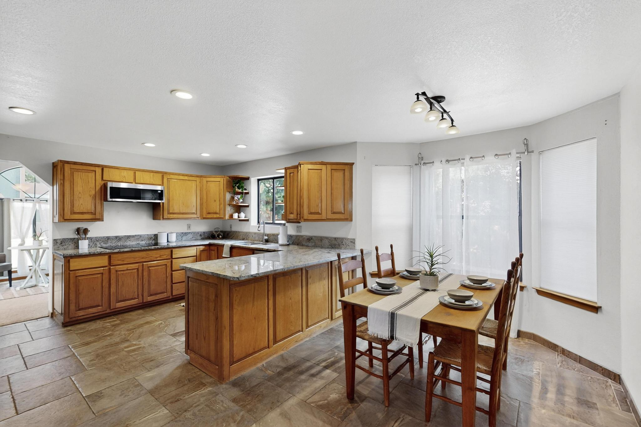 12404 Tamarac Trail NE