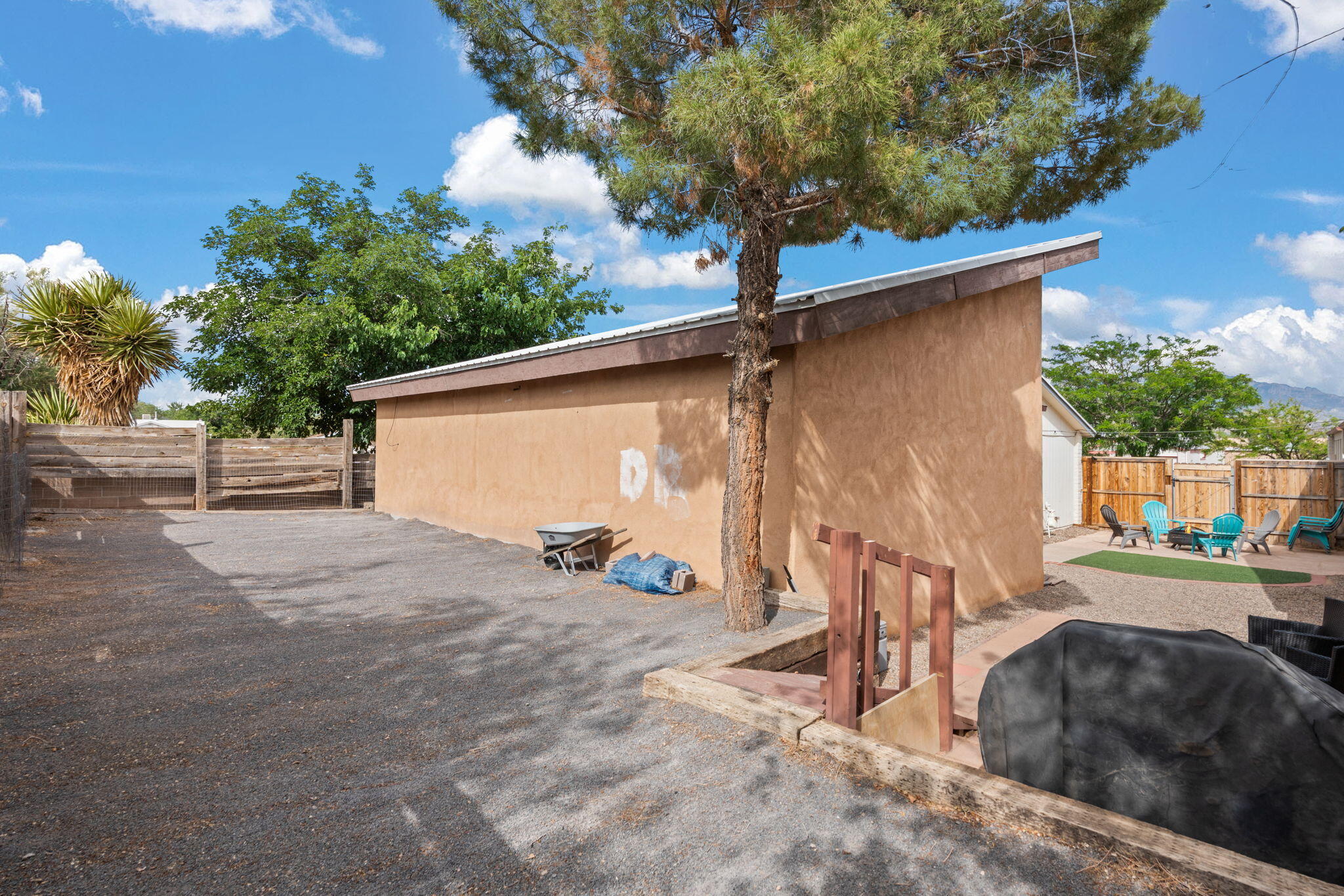 121 PEARL Drive NE