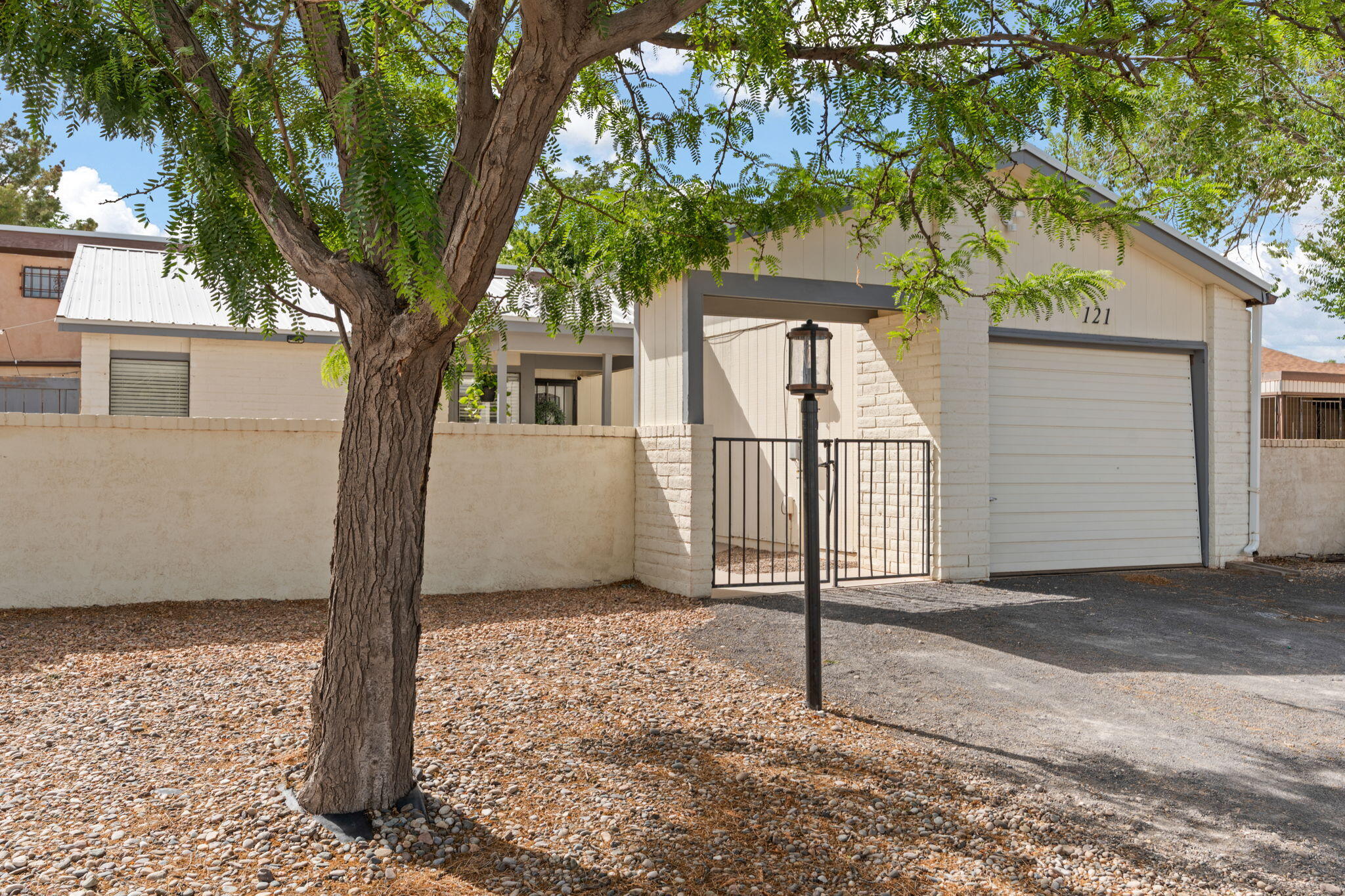 121 PEARL Drive NE