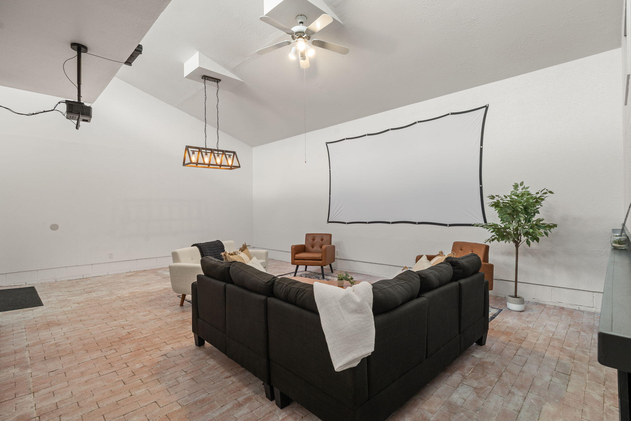 121 PEARL Drive NE