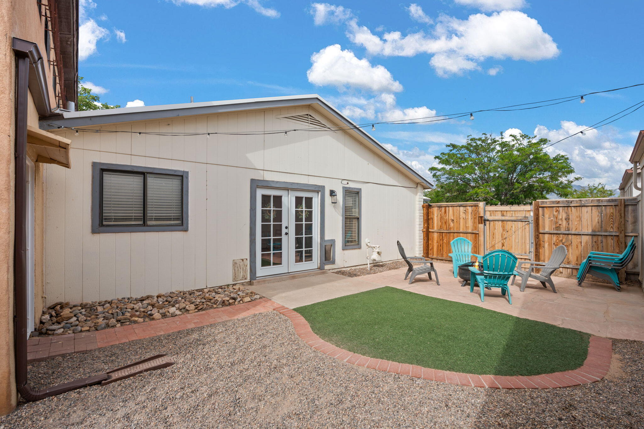 121 PEARL Drive NE