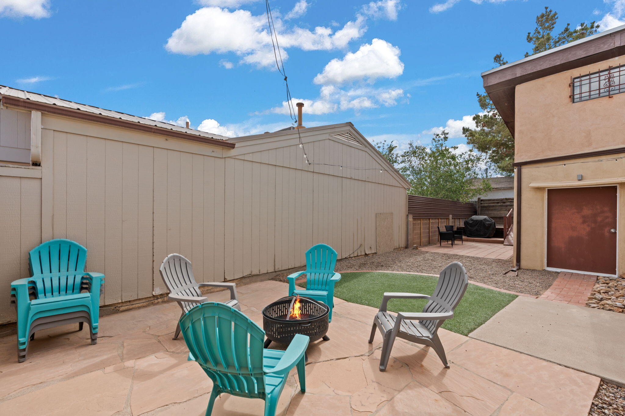 121 PEARL Drive NE