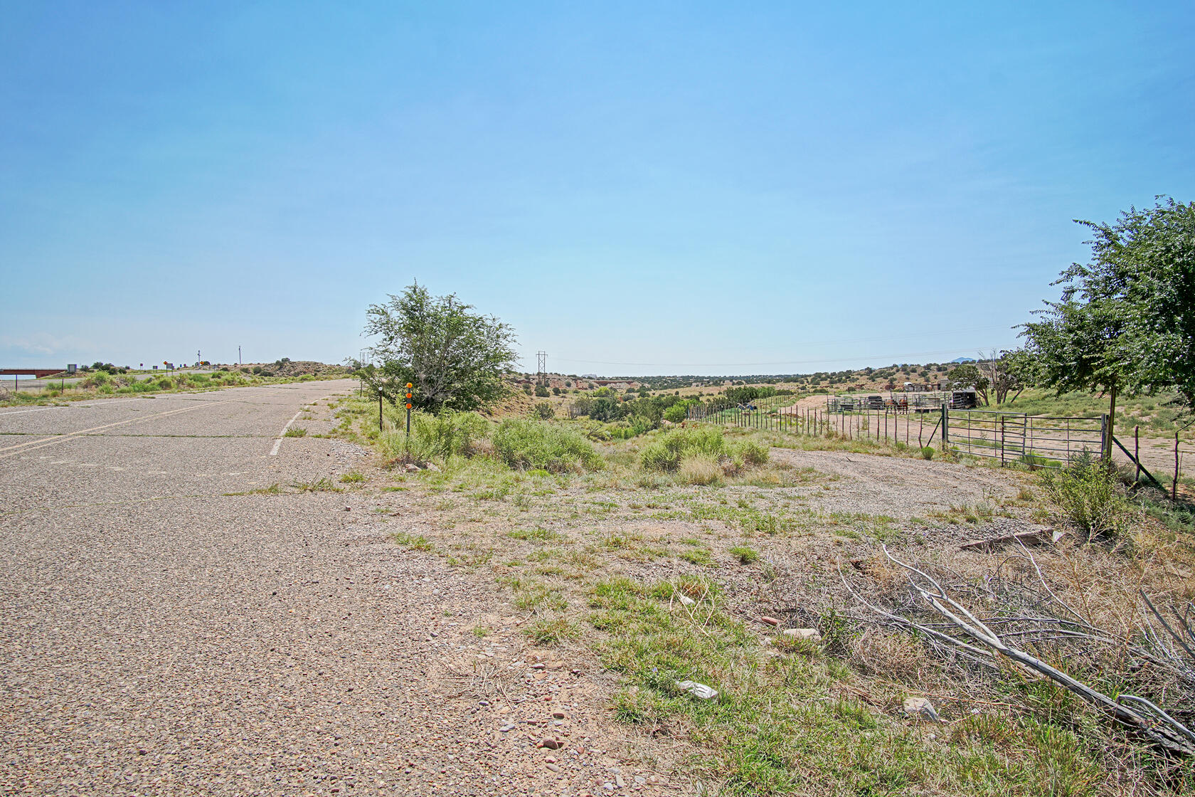 L 3 B 5 E Frontage Rd