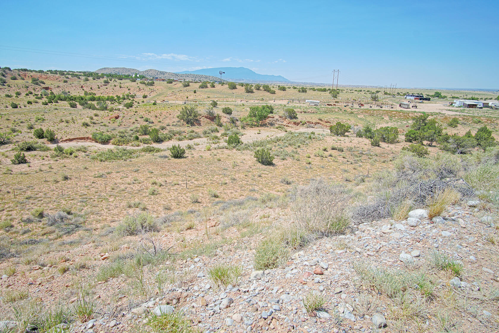 L 3 B 5 E Frontage Rd