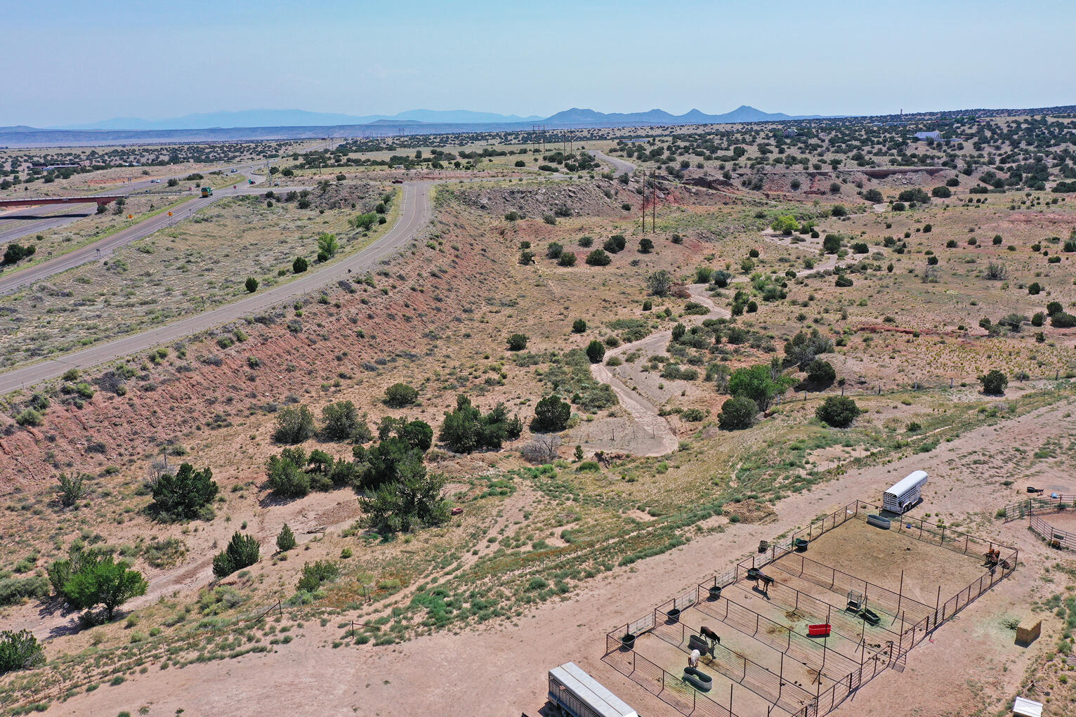 L 3 B 5 E Frontage Rd