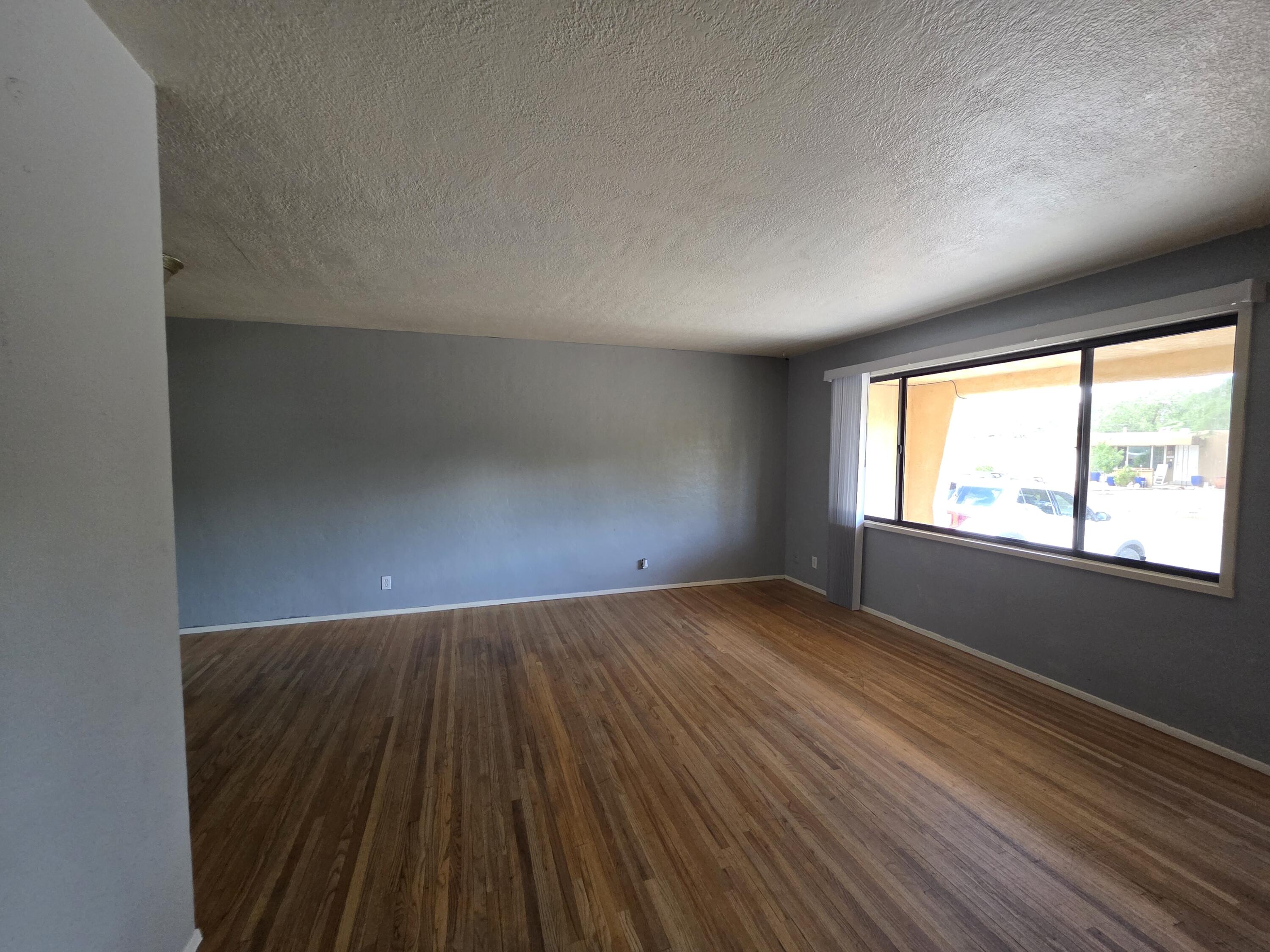 6208 ZIMMERMAN Avenue NE