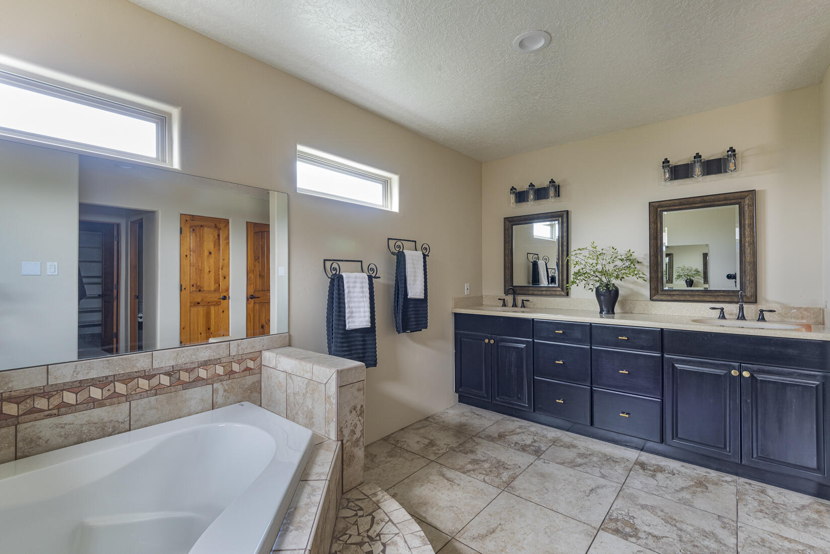 4013 Camino De La Sierra NE