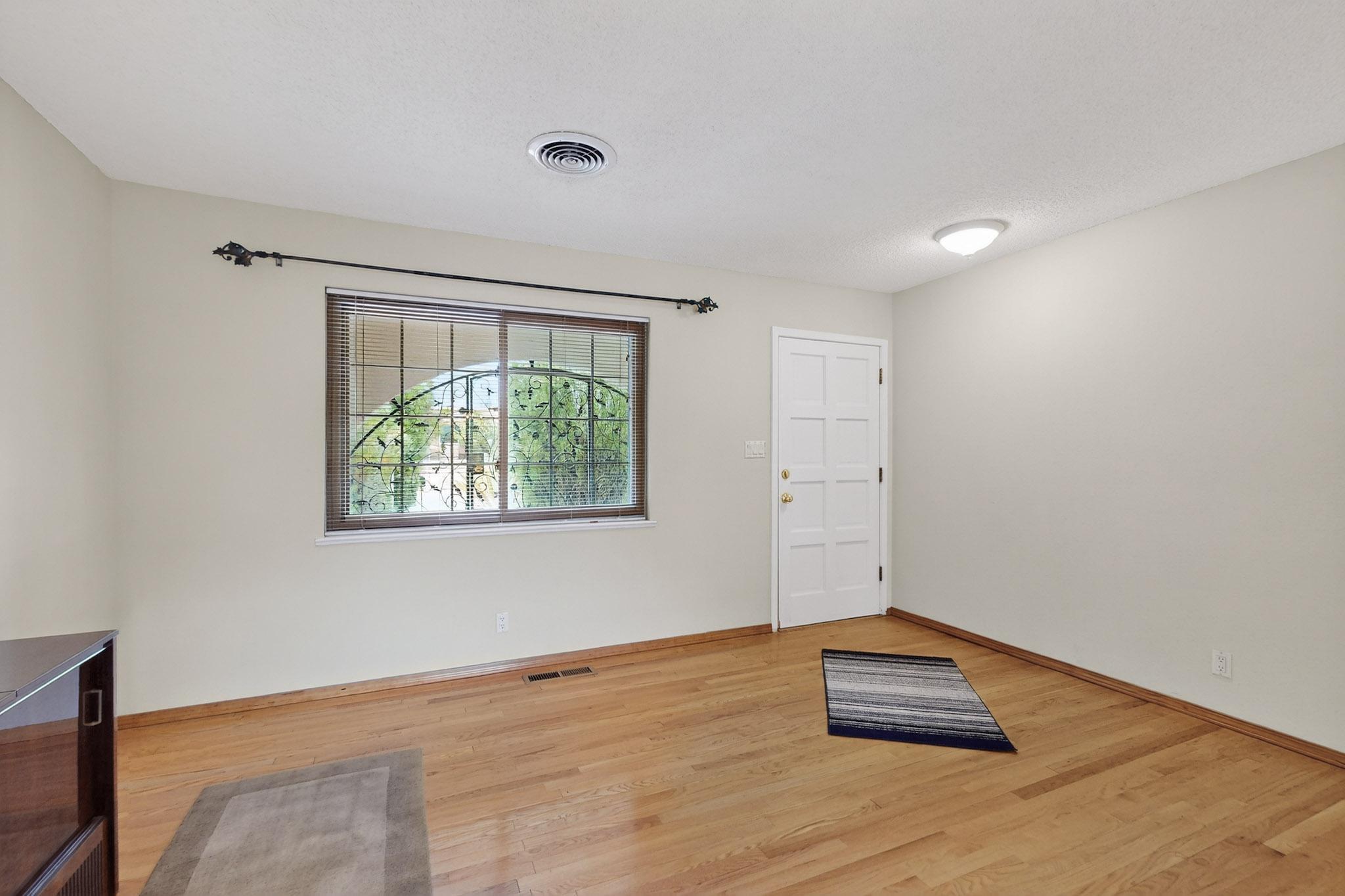 402 CABEZA NEGRA Drive SE