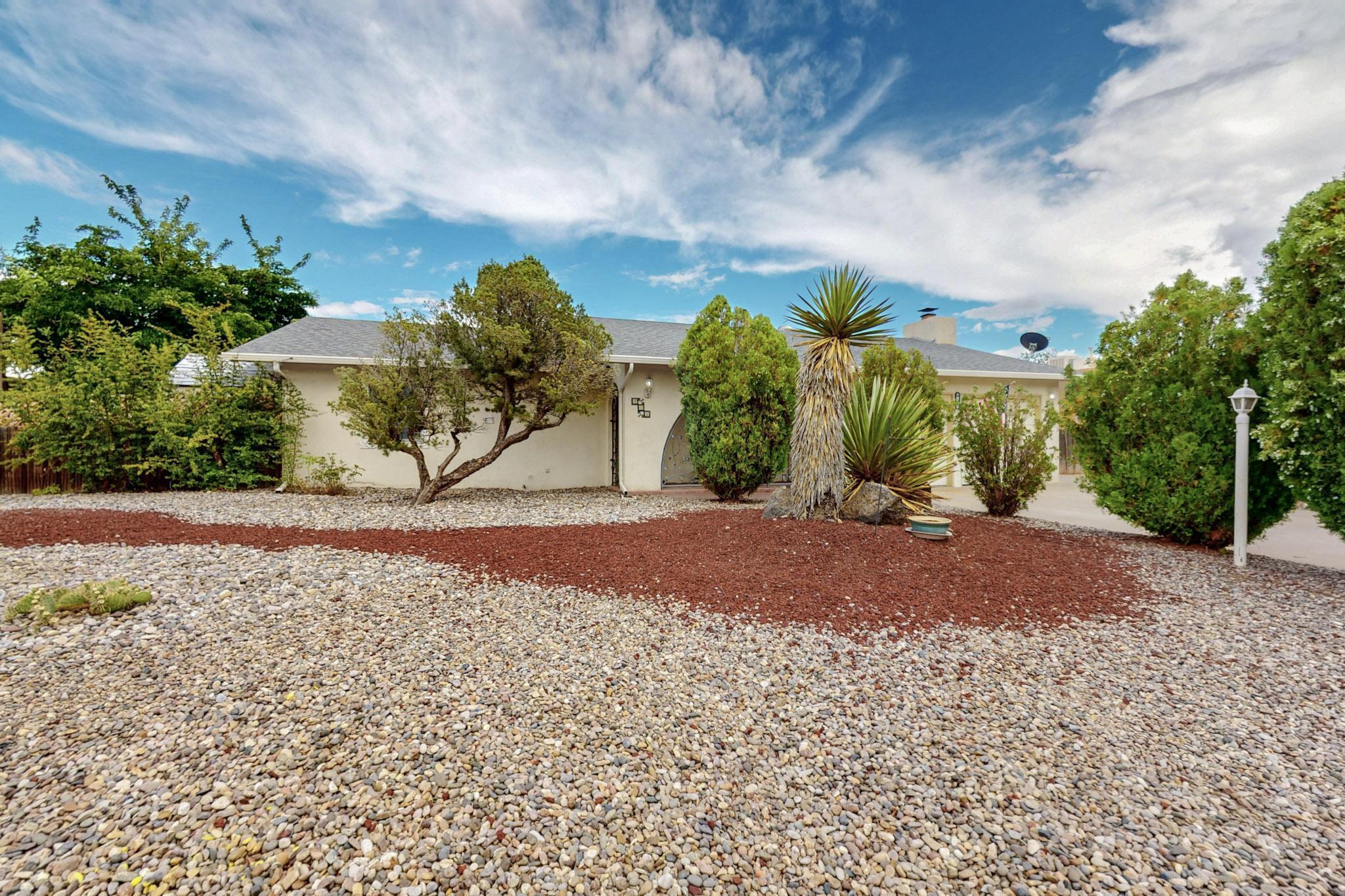 402 CABEZA NEGRA Drive SE