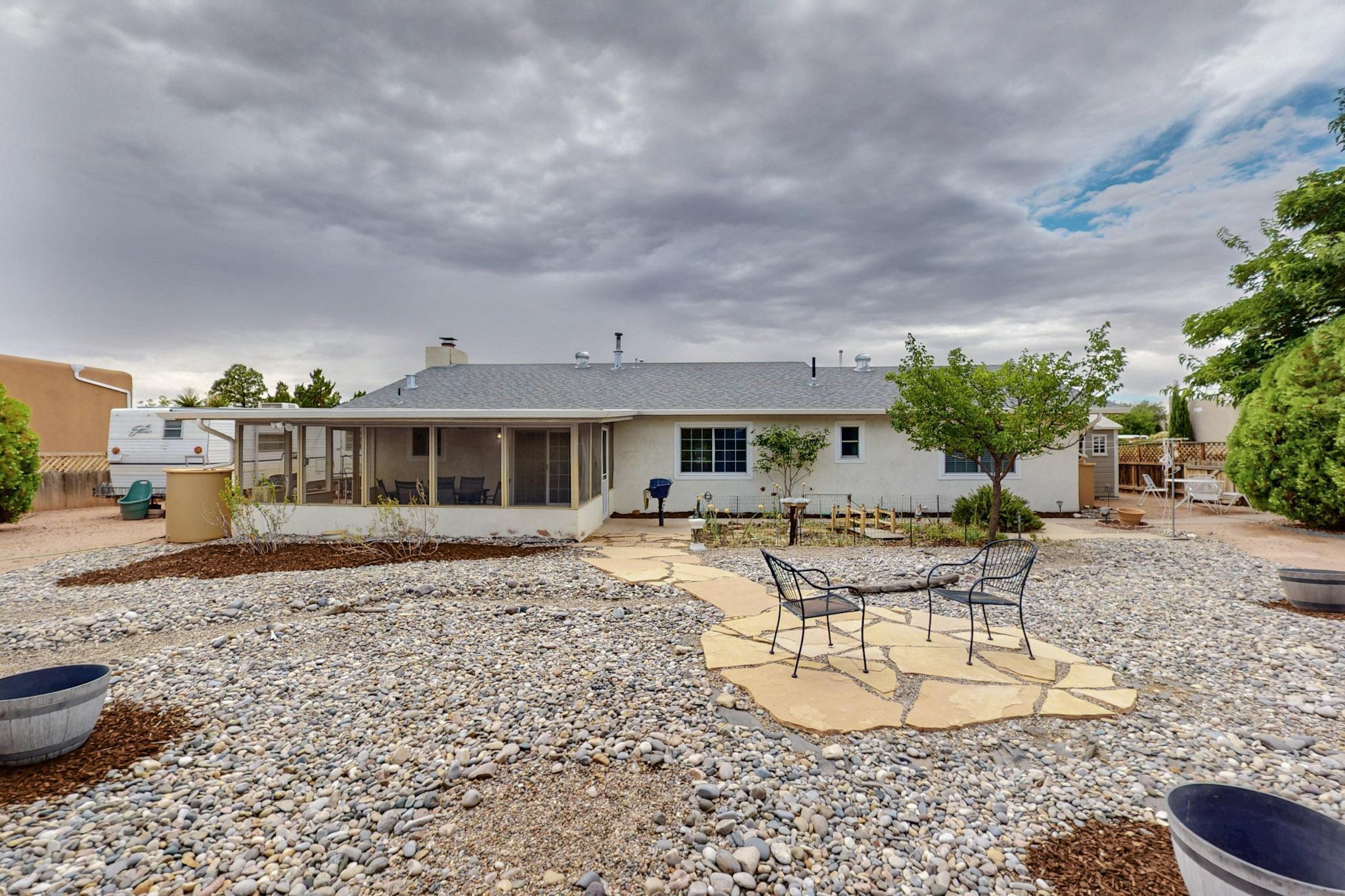 402 CABEZA NEGRA Drive SE