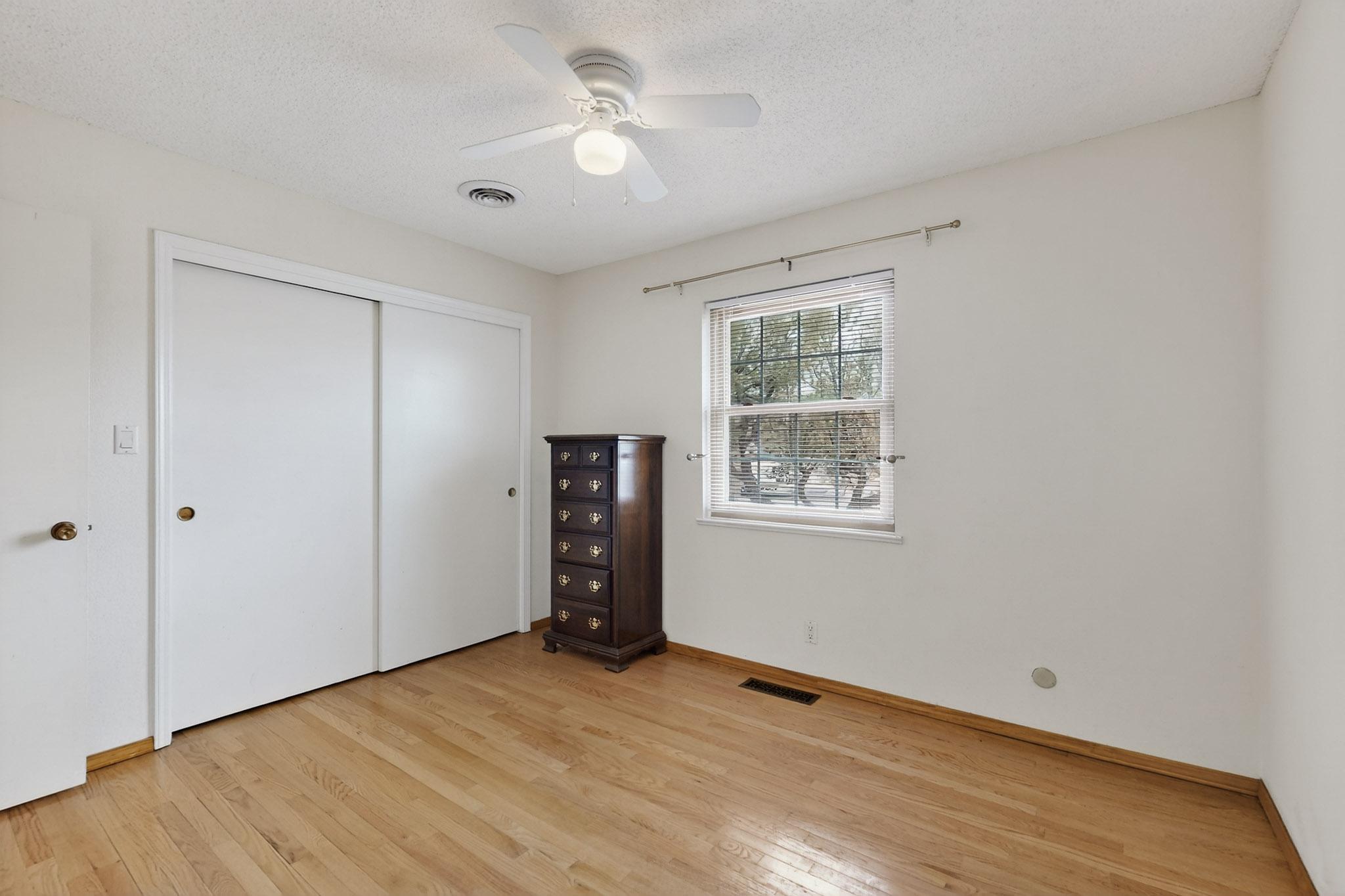 402 CABEZA NEGRA Drive SE