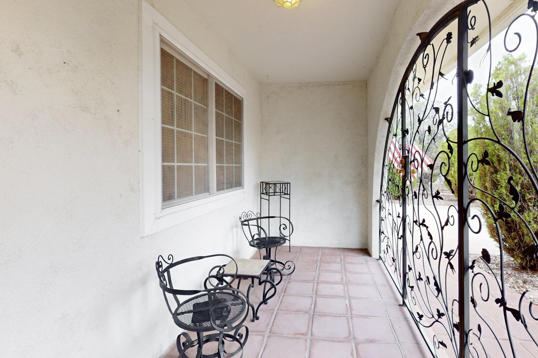 402 CABEZA NEGRA Drive SE