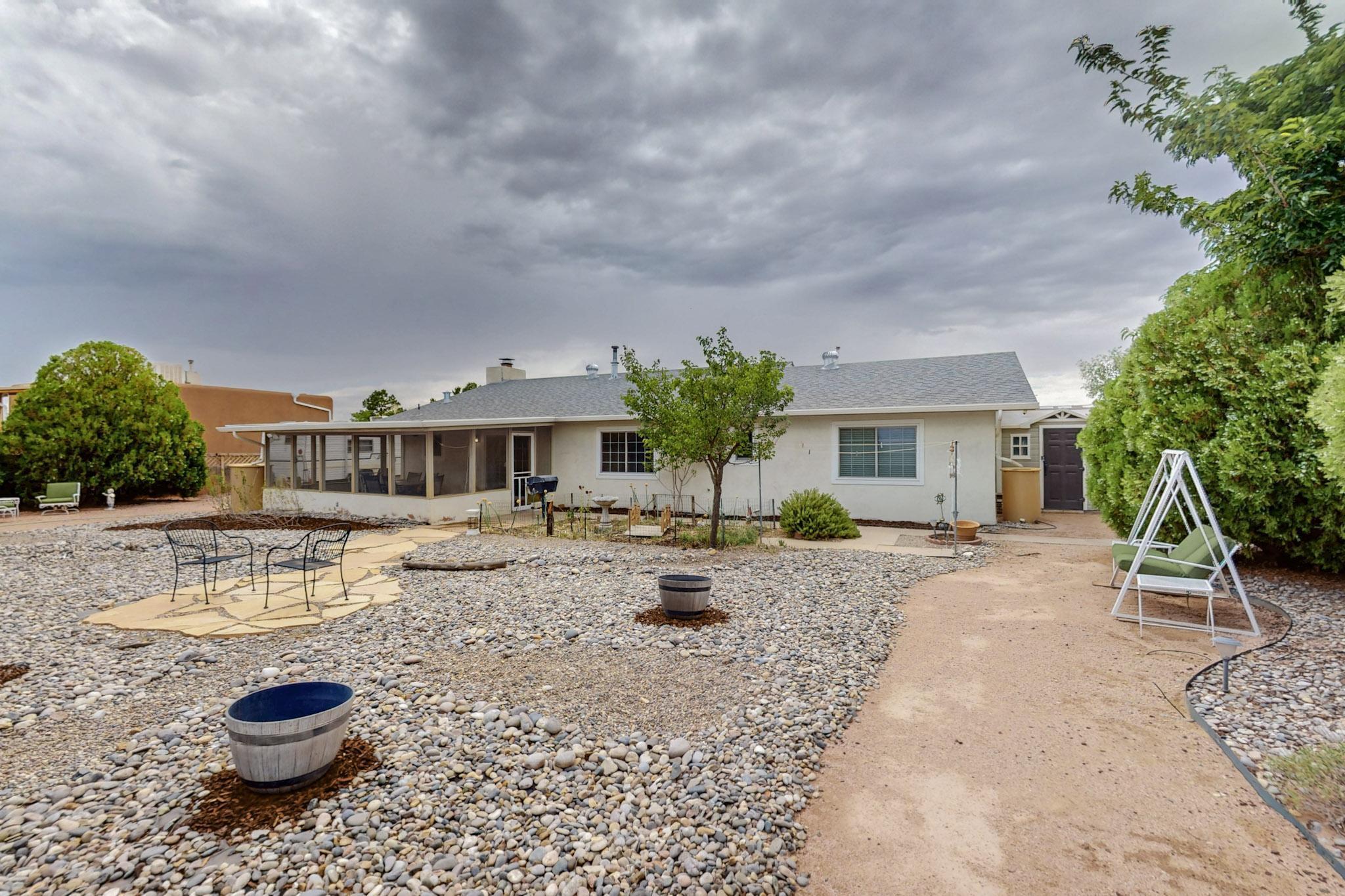 402 CABEZA NEGRA Drive SE