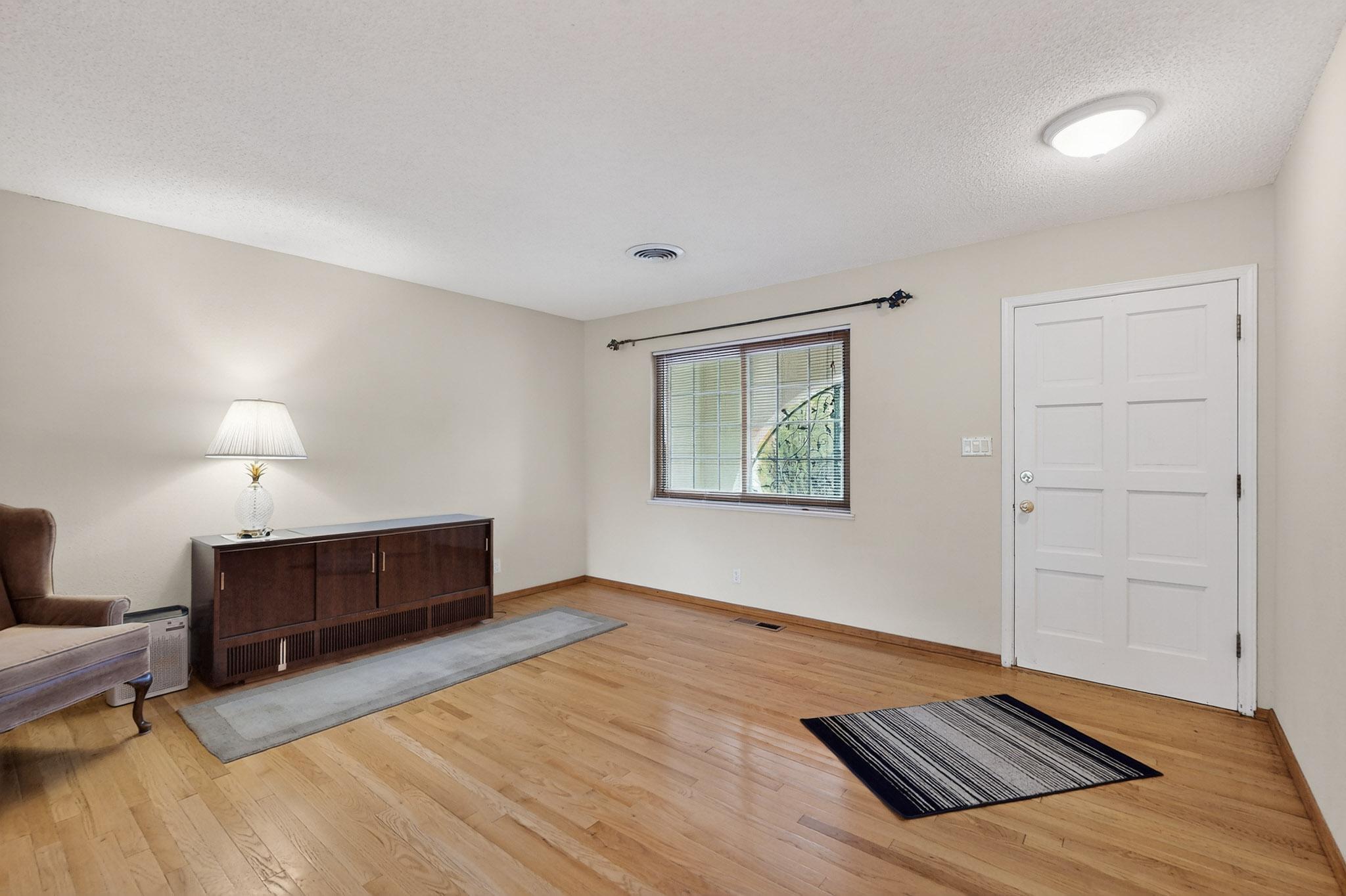 402 CABEZA NEGRA Drive SE