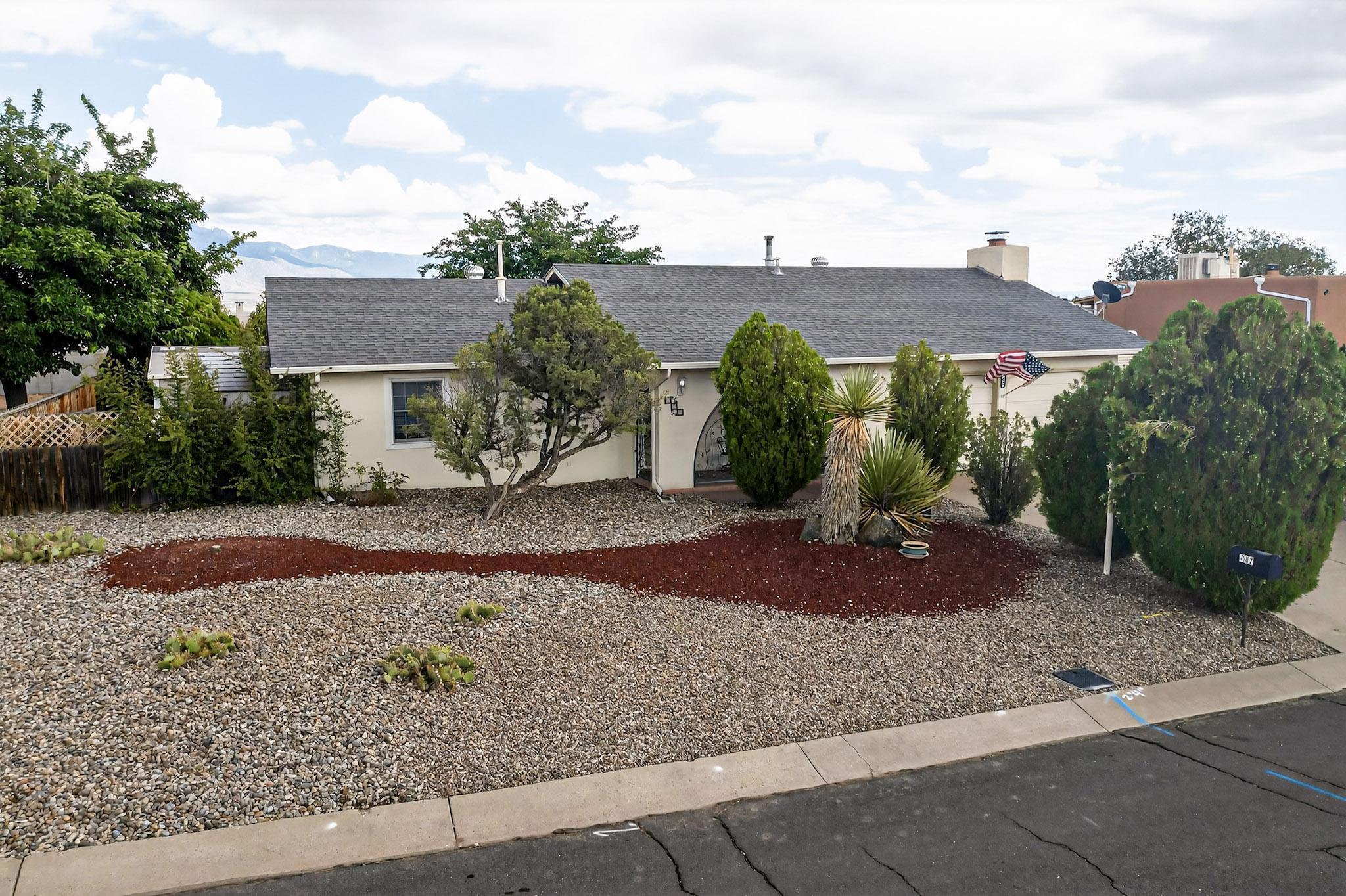 402 CABEZA NEGRA Drive SE