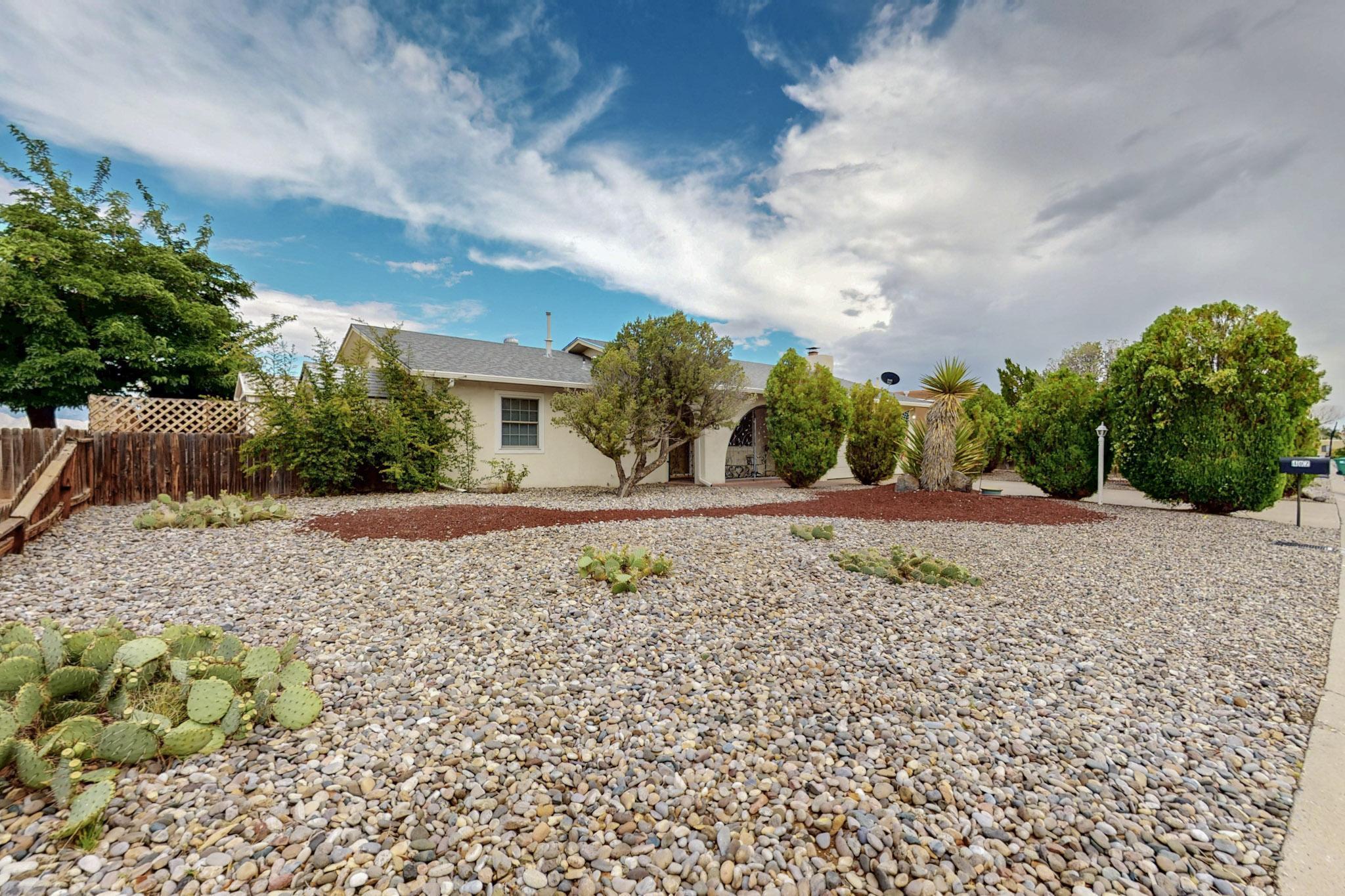 402 CABEZA NEGRA Drive SE