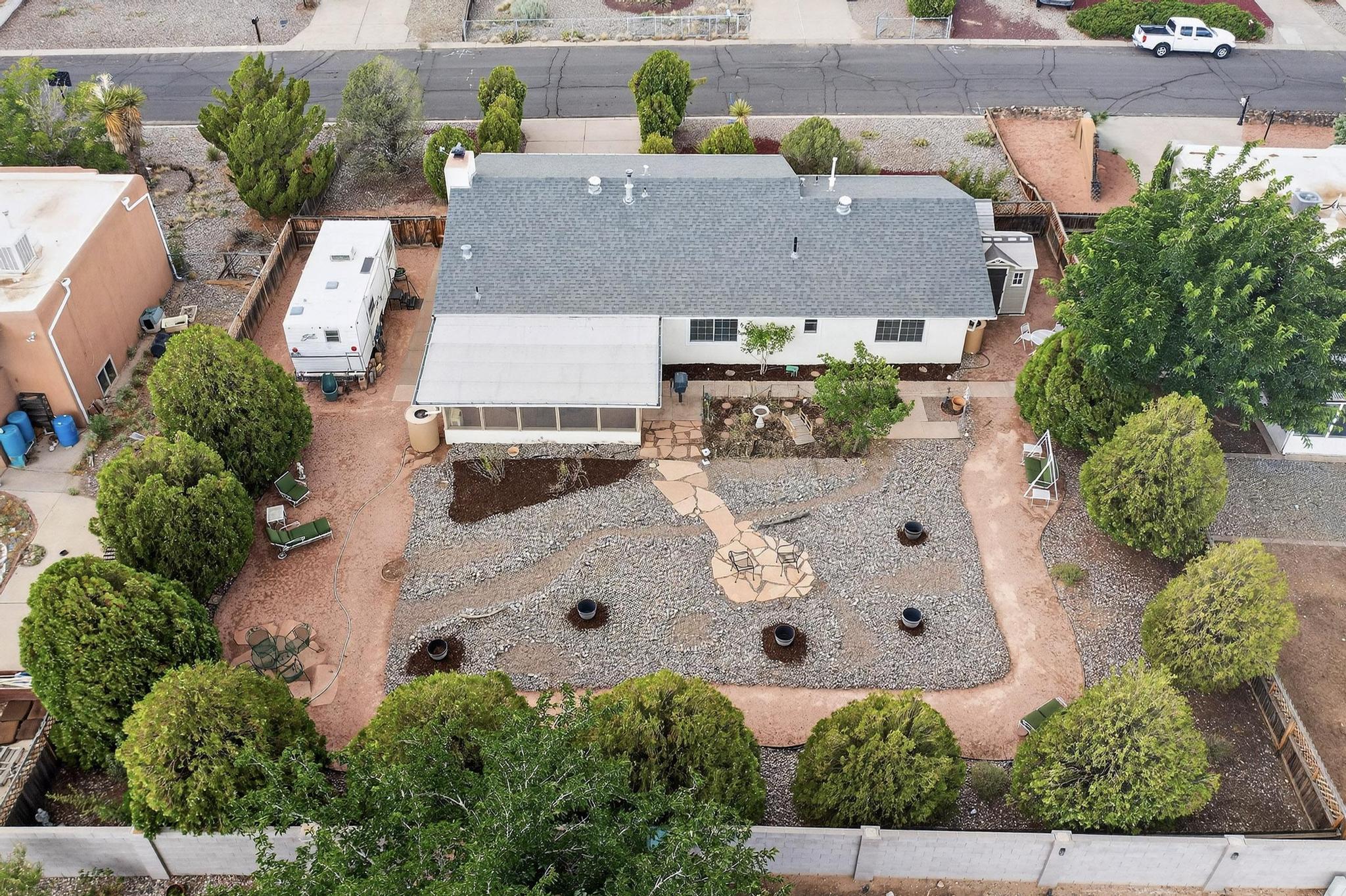 402 CABEZA NEGRA Drive SE