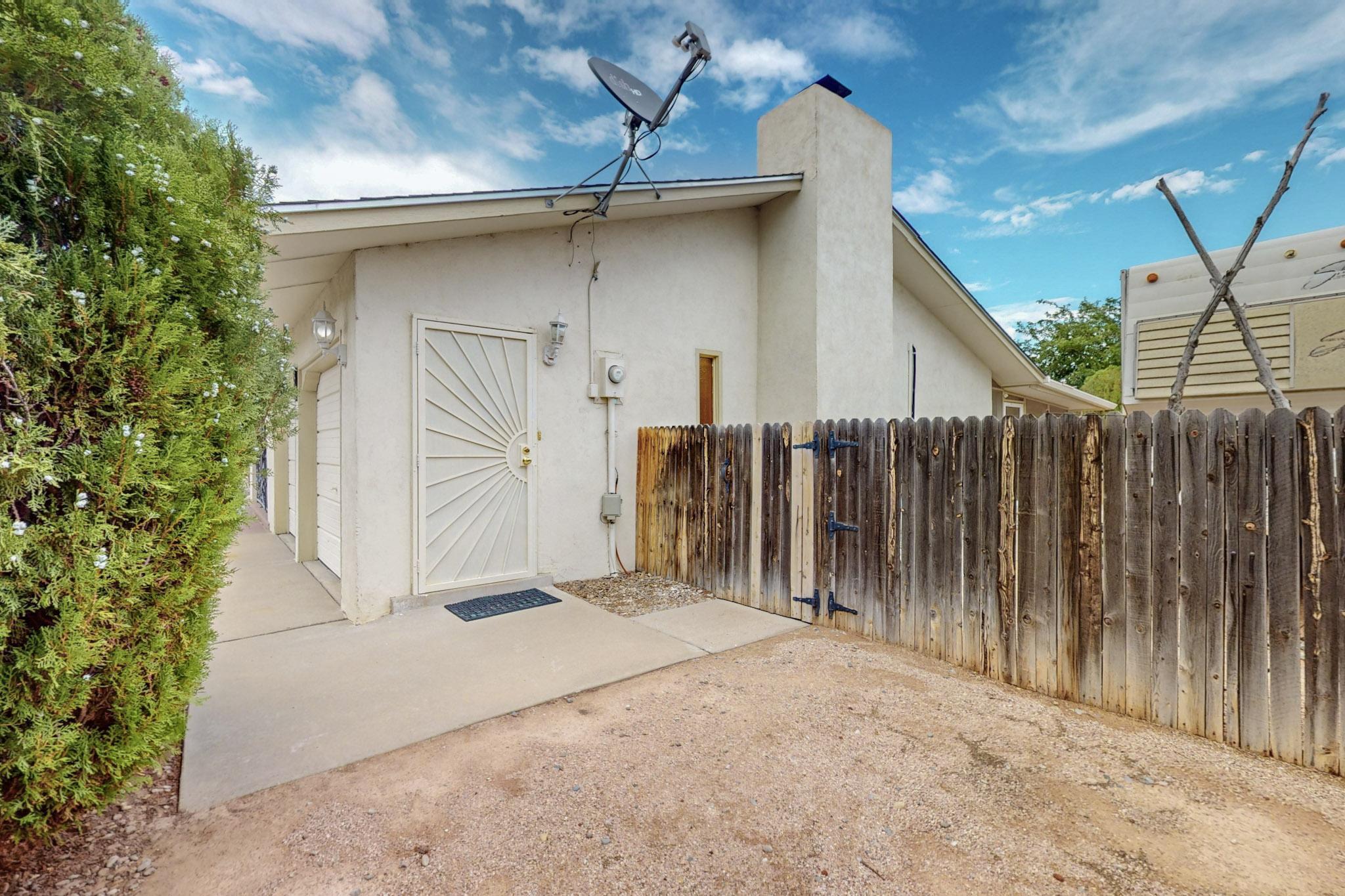 402 CABEZA NEGRA Drive SE