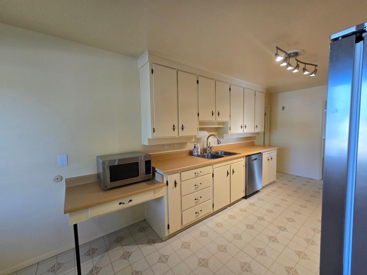 3208 Texas Street NE