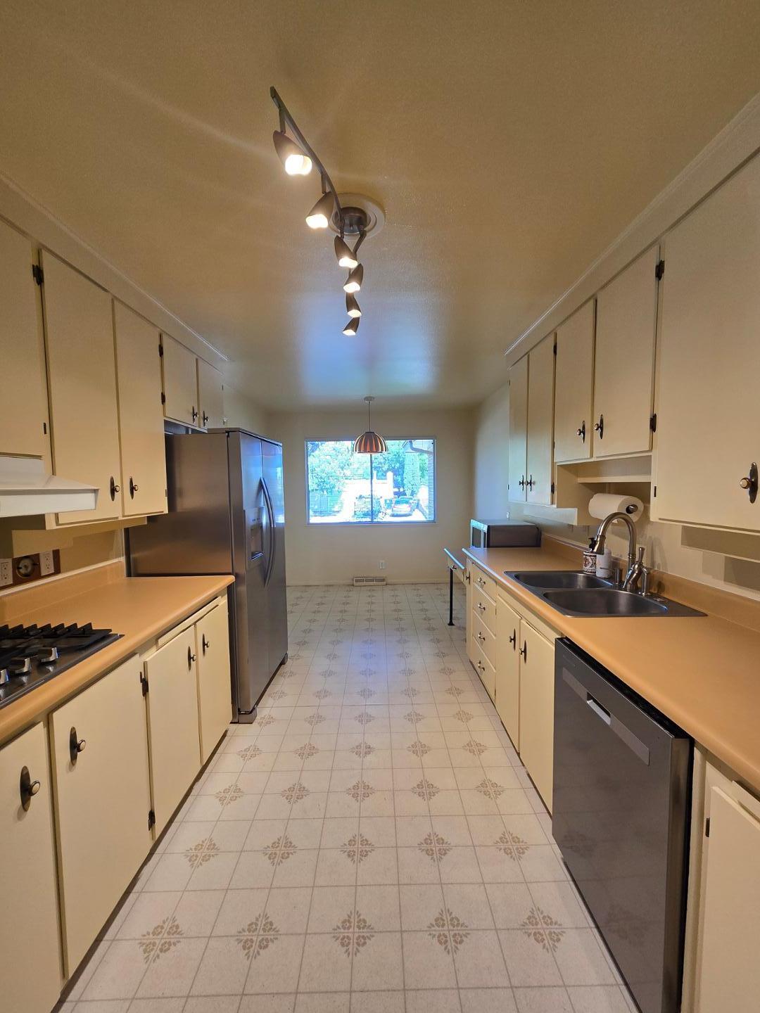 3208 Texas Street NE