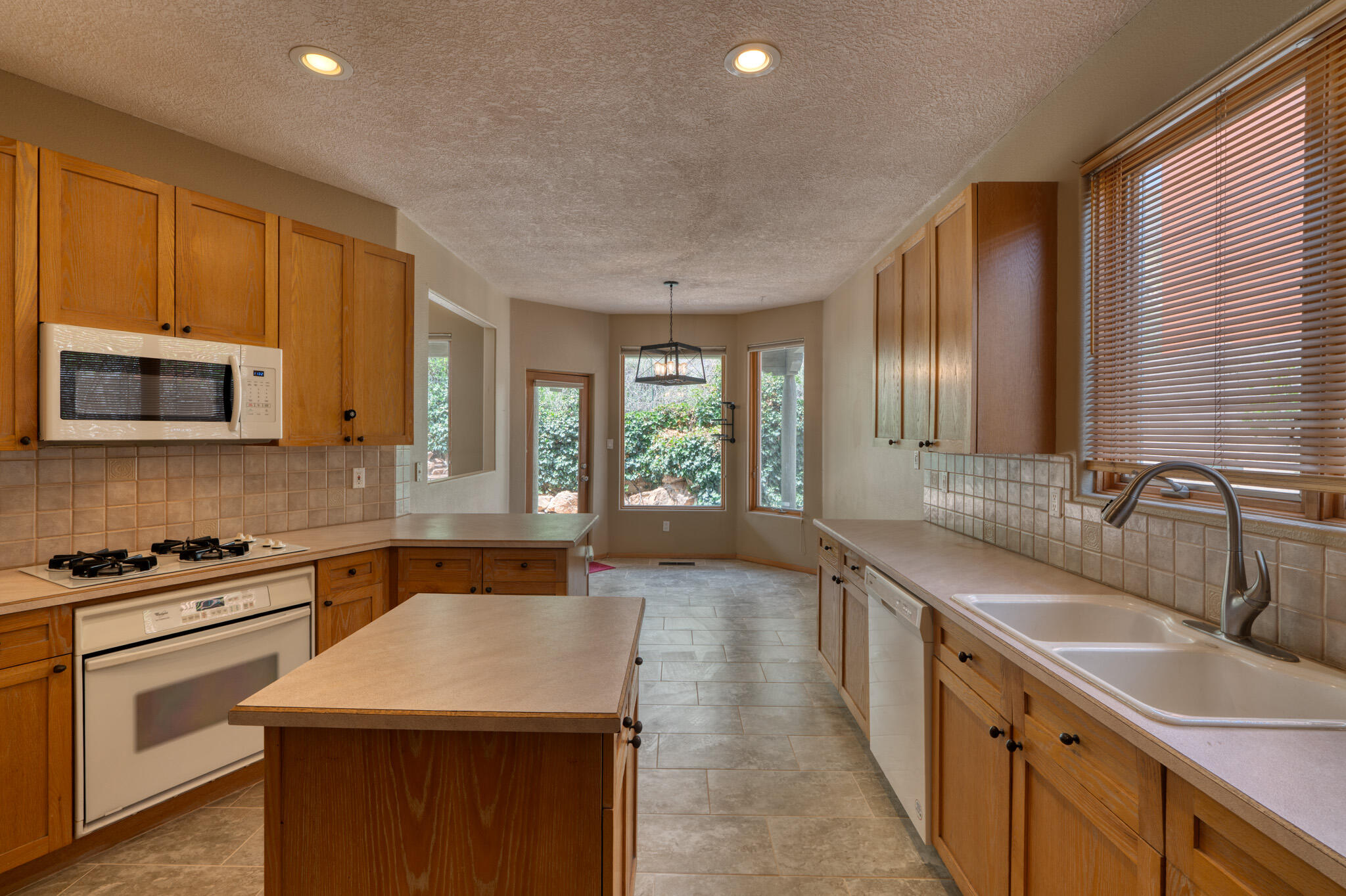 4224 NEW VISTAS Court NW