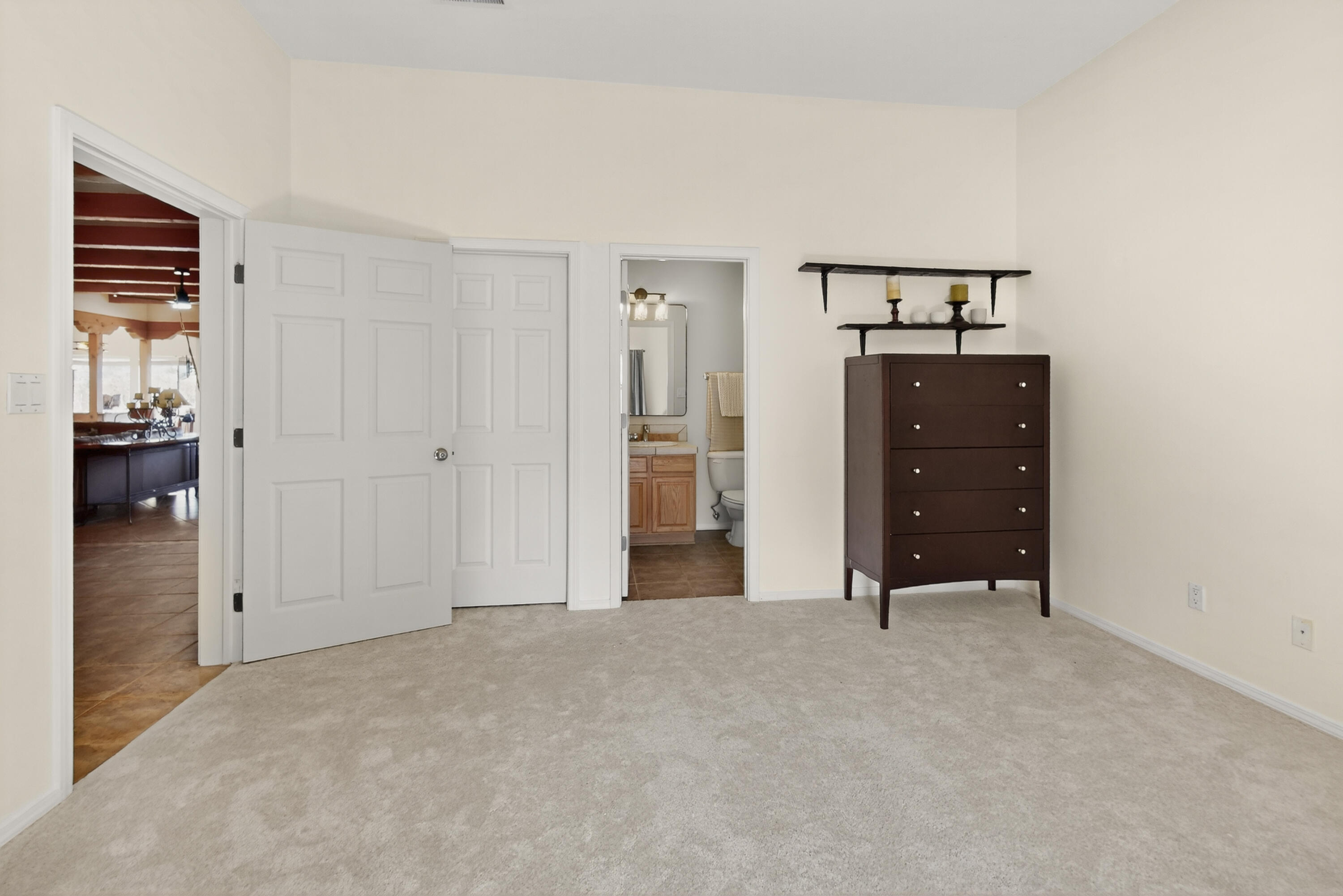 2504 CAMPECHE Road NE