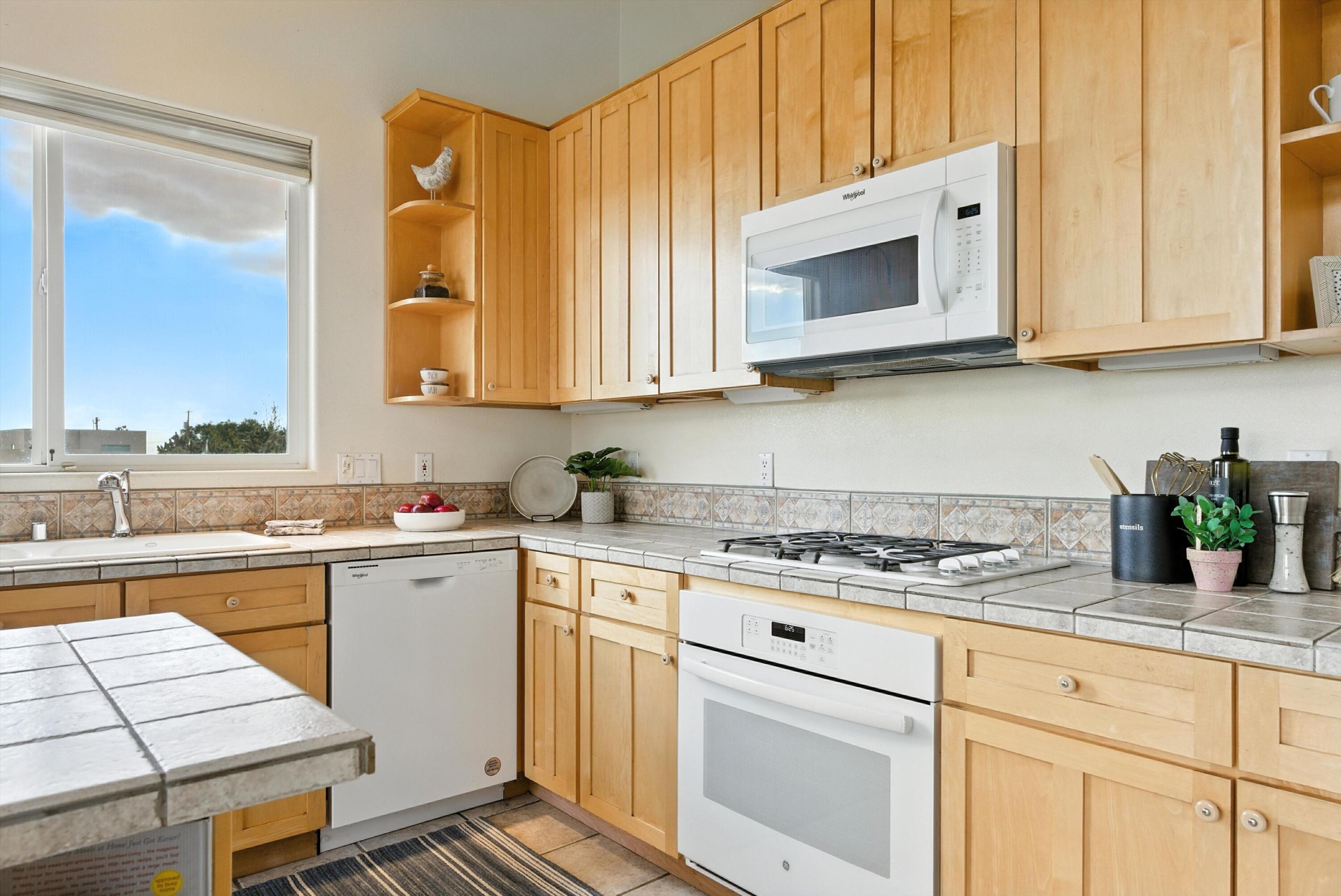11411 SANTA MONICA Avenue NE