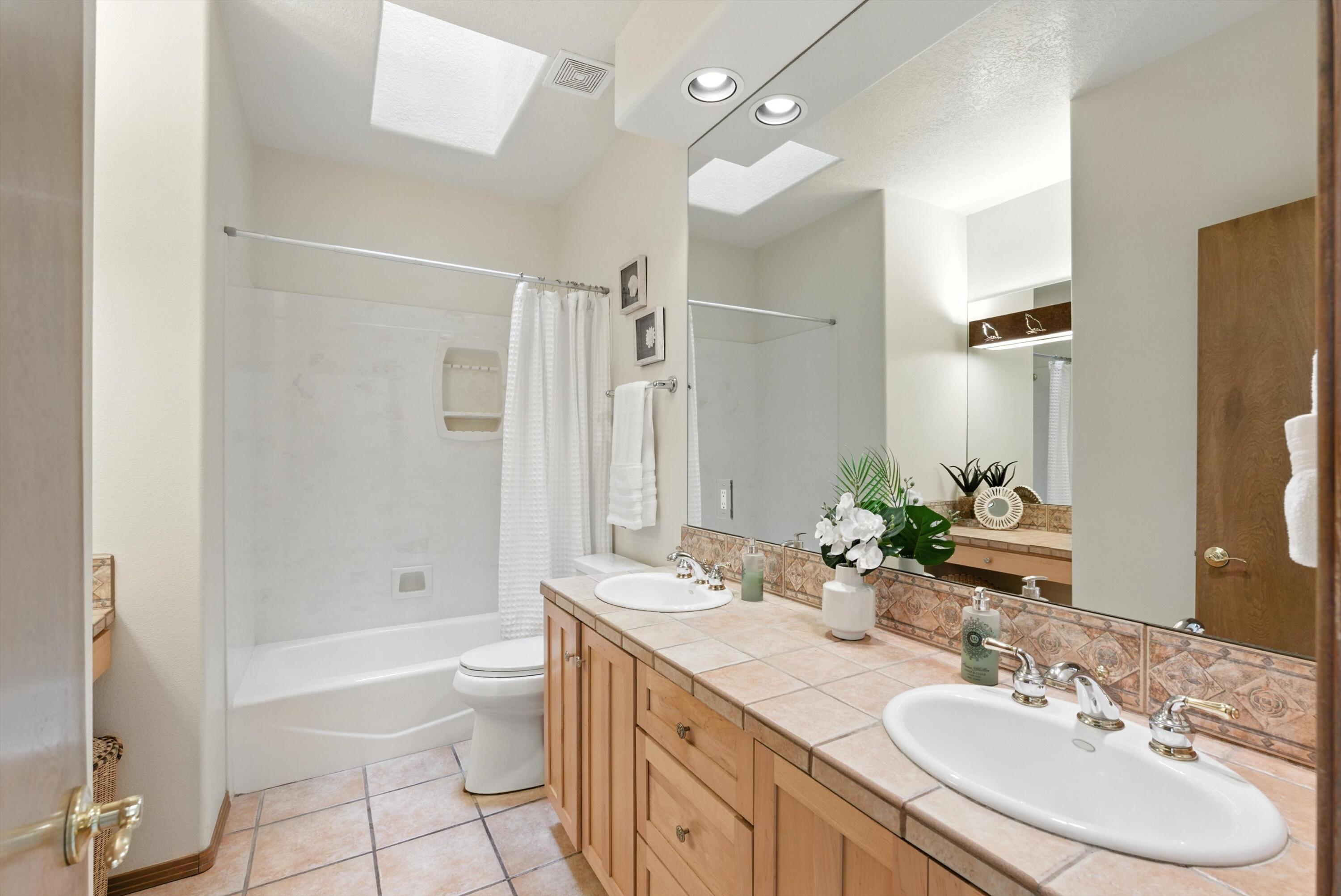 11411 SANTA MONICA Avenue NE