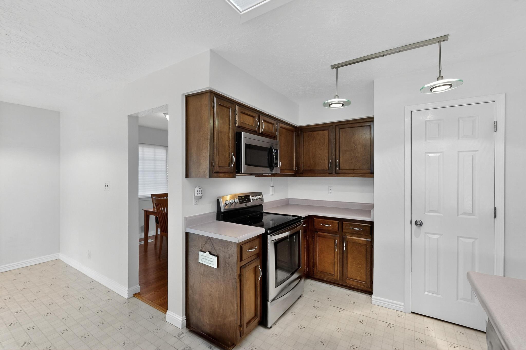 9412 AVENIDA DEL OSO NE