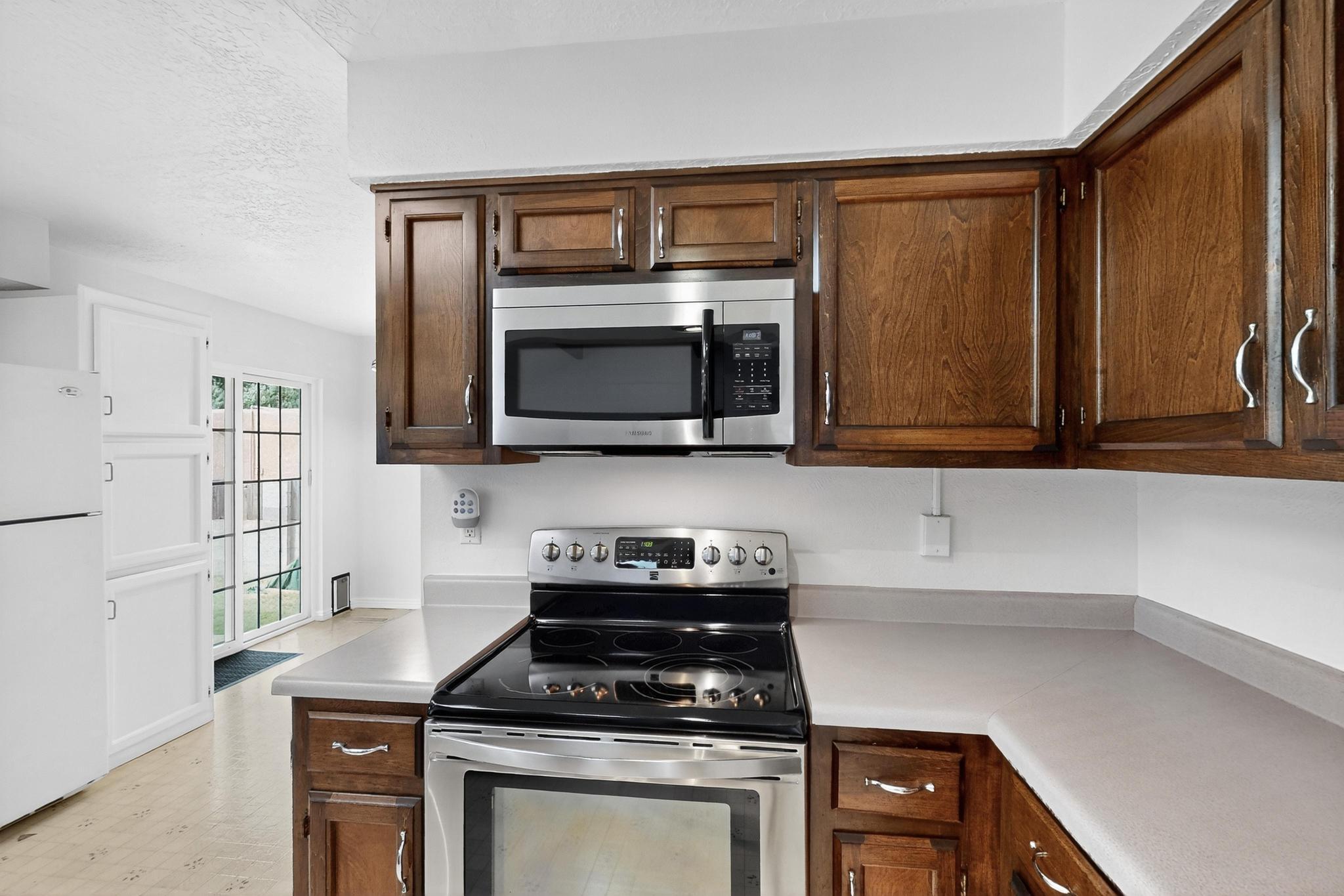 9412 AVENIDA DEL OSO NE