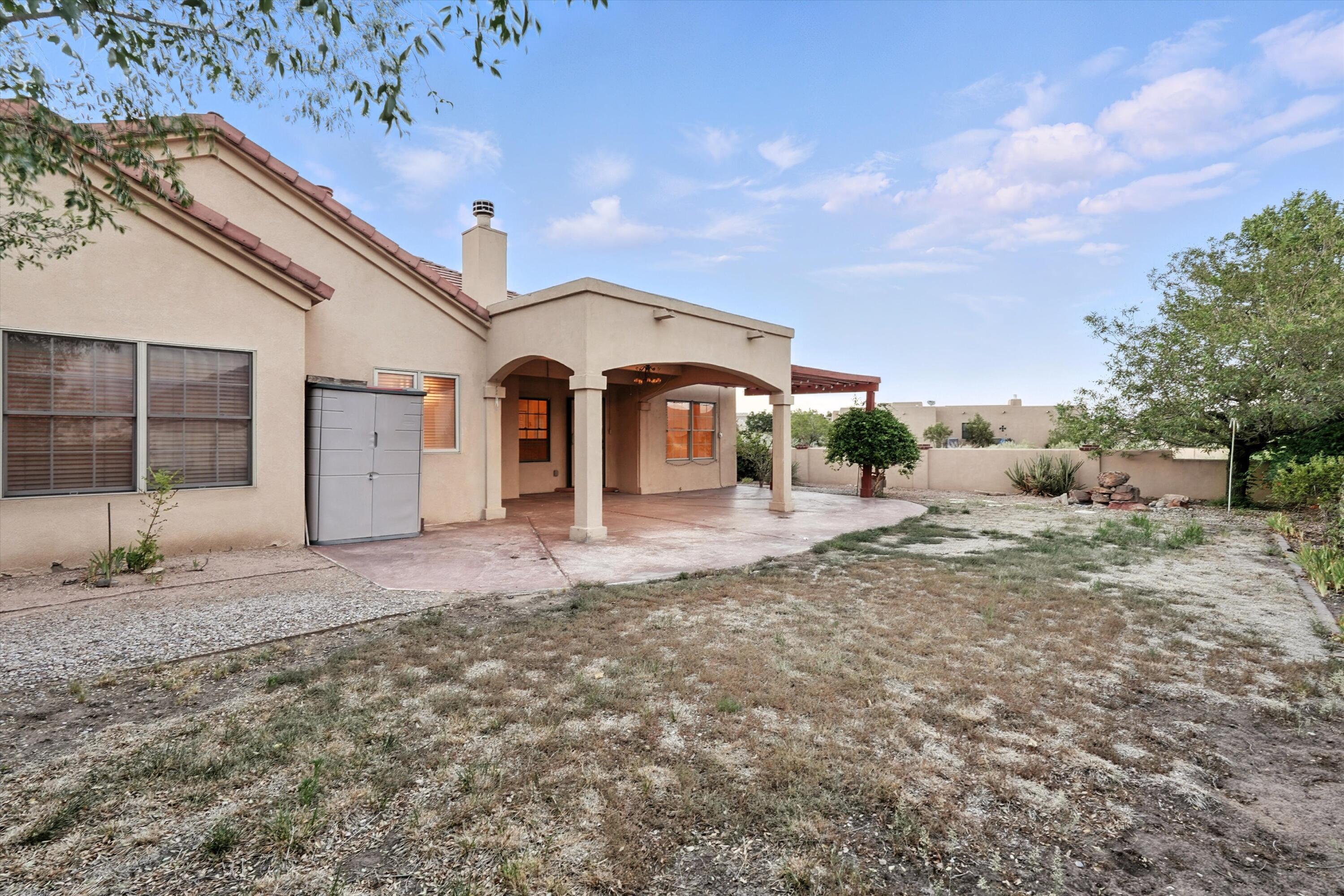 736 GRAY HAWK Drive NE