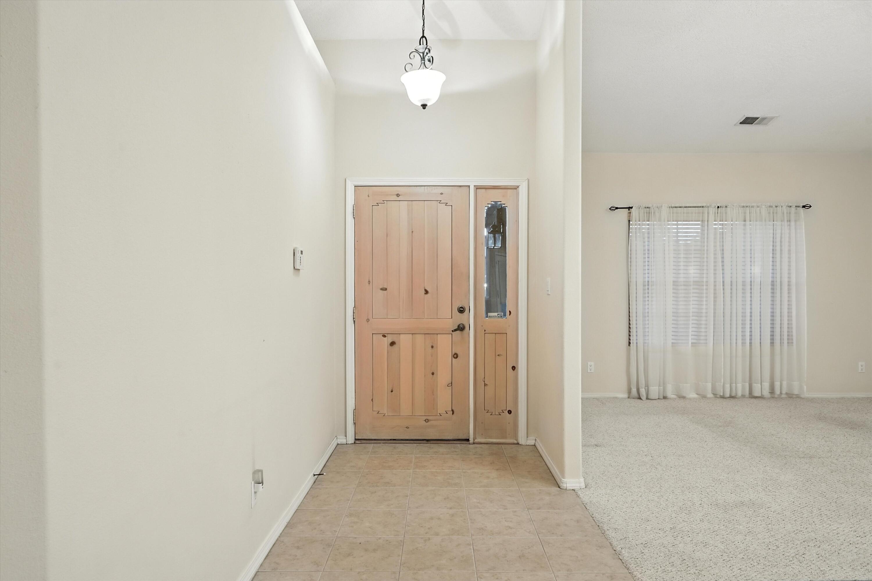 736 GRAY HAWK Drive NE