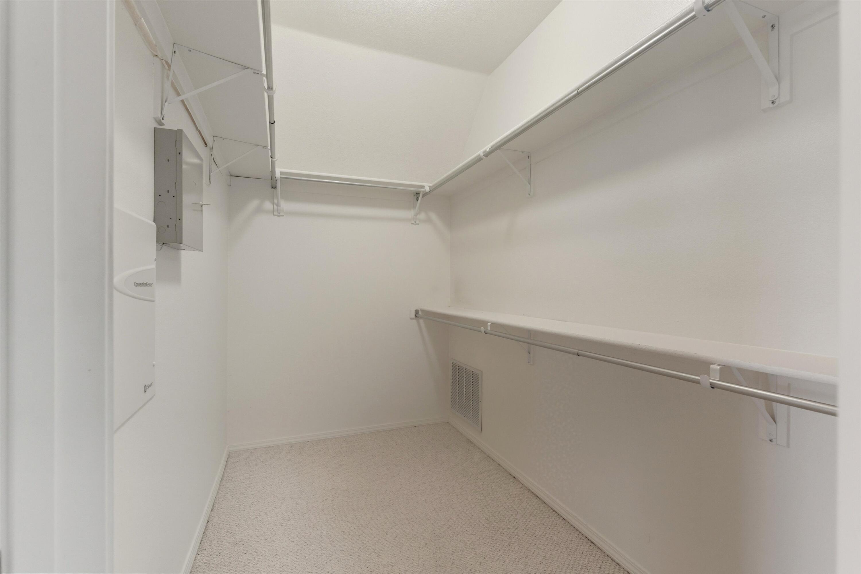 736 GRAY HAWK Drive NE