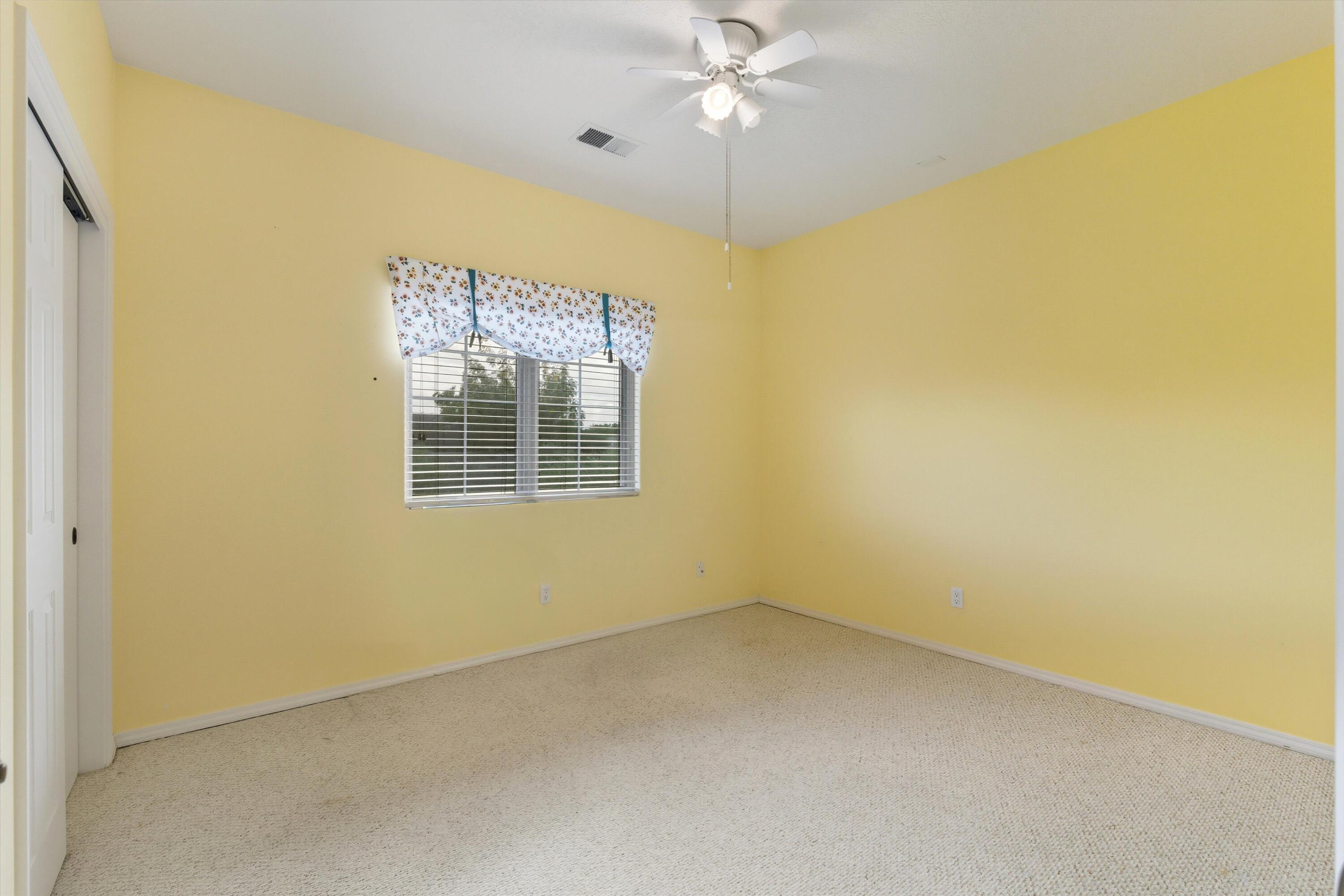 736 GRAY HAWK Drive NE