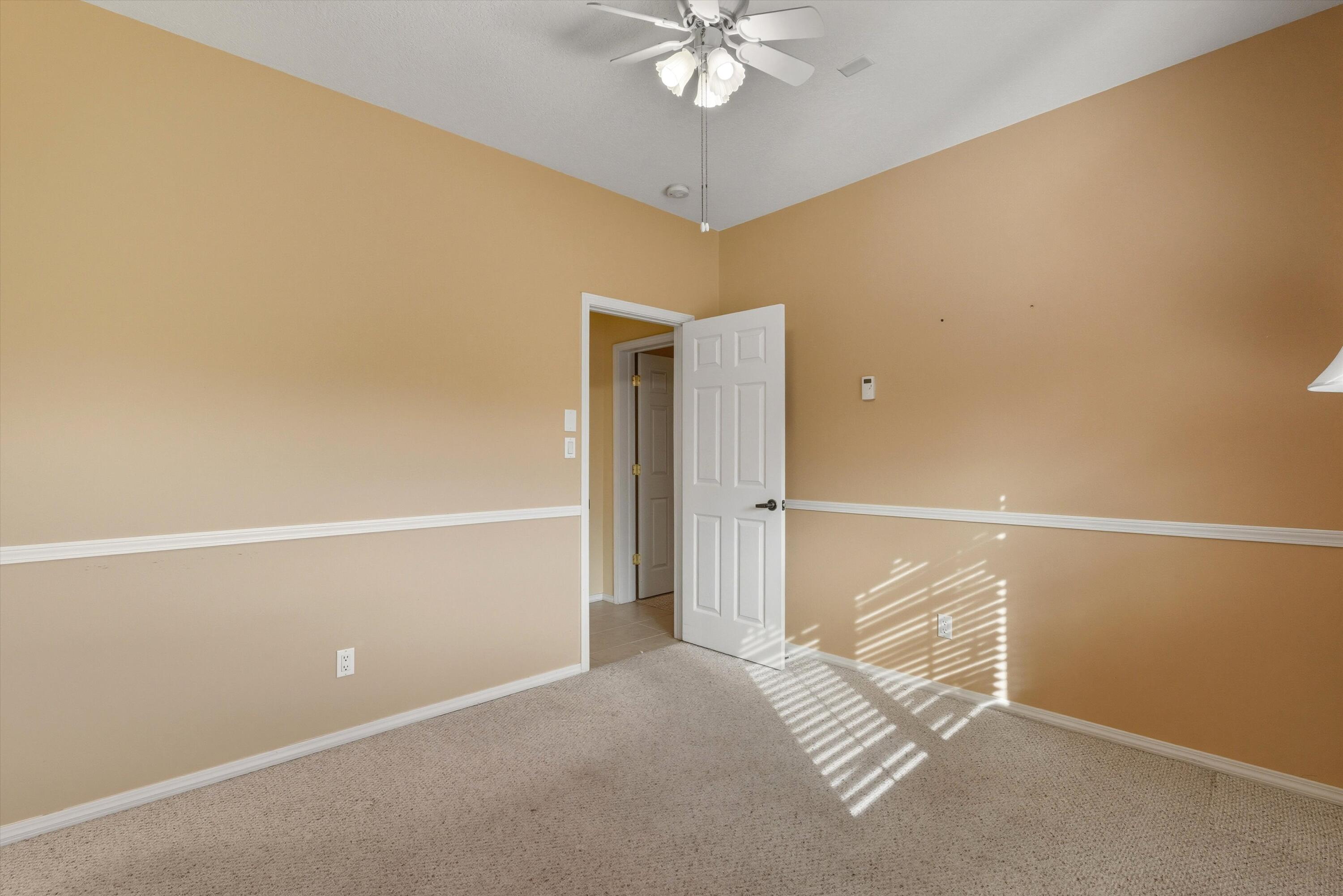 736 GRAY HAWK Drive NE