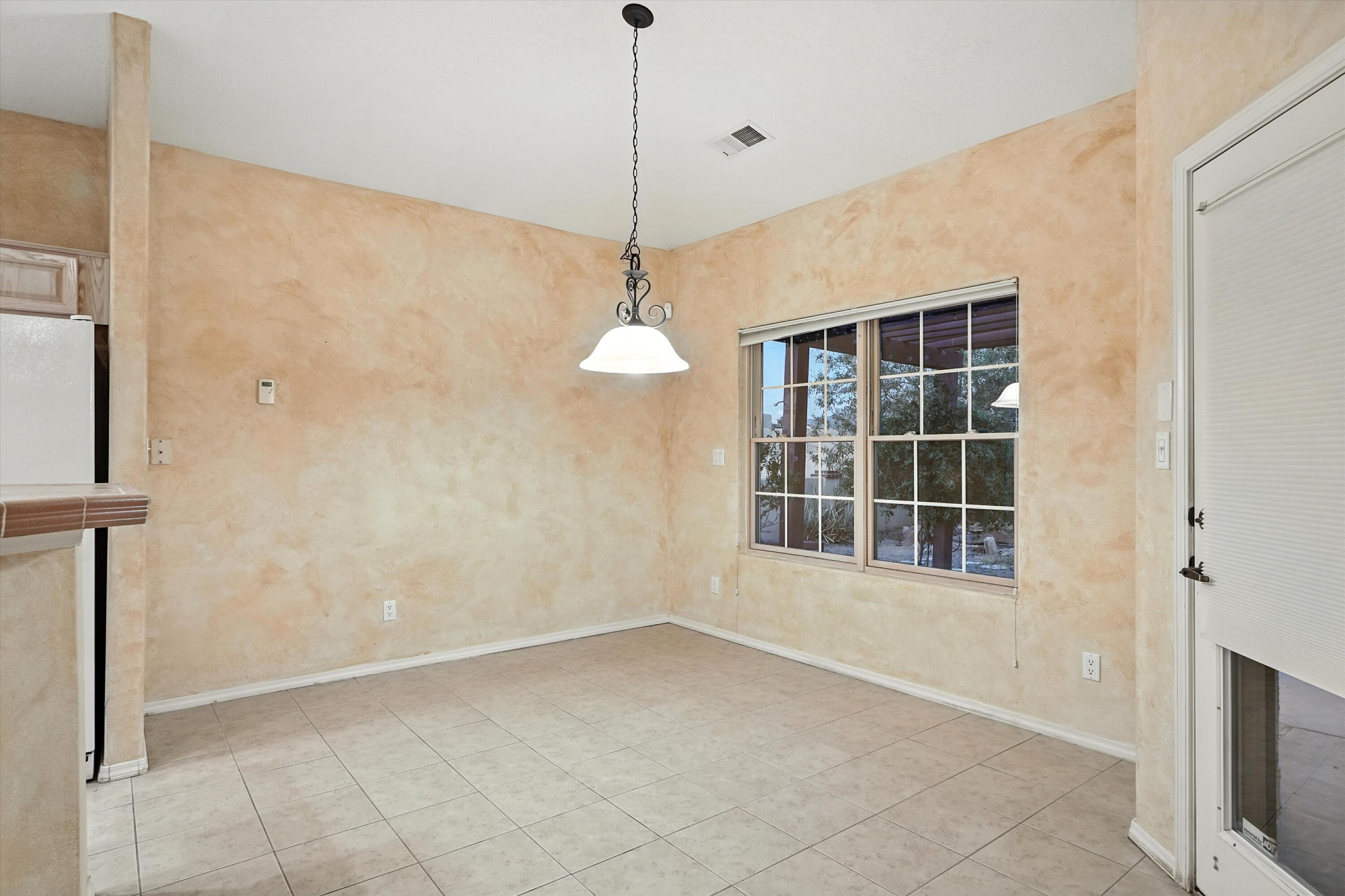 736 GRAY HAWK Drive NE