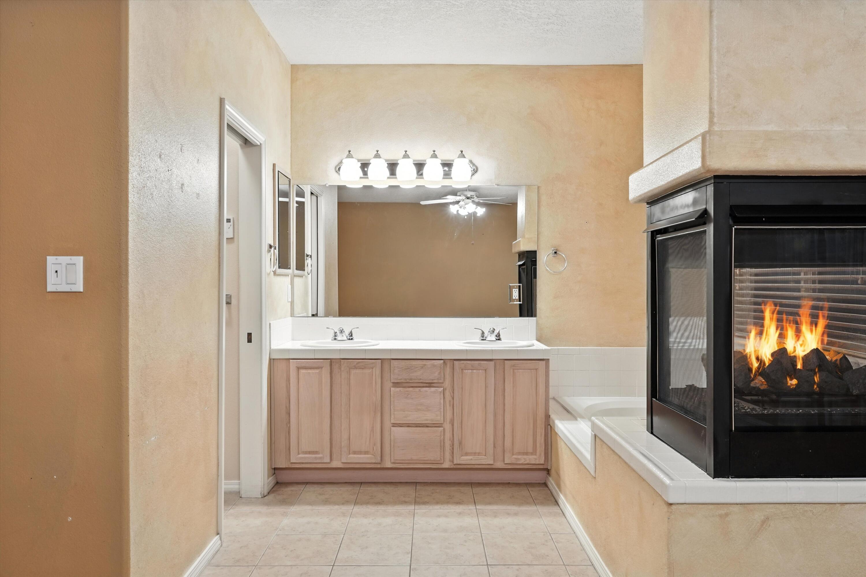 736 GRAY HAWK Drive NE