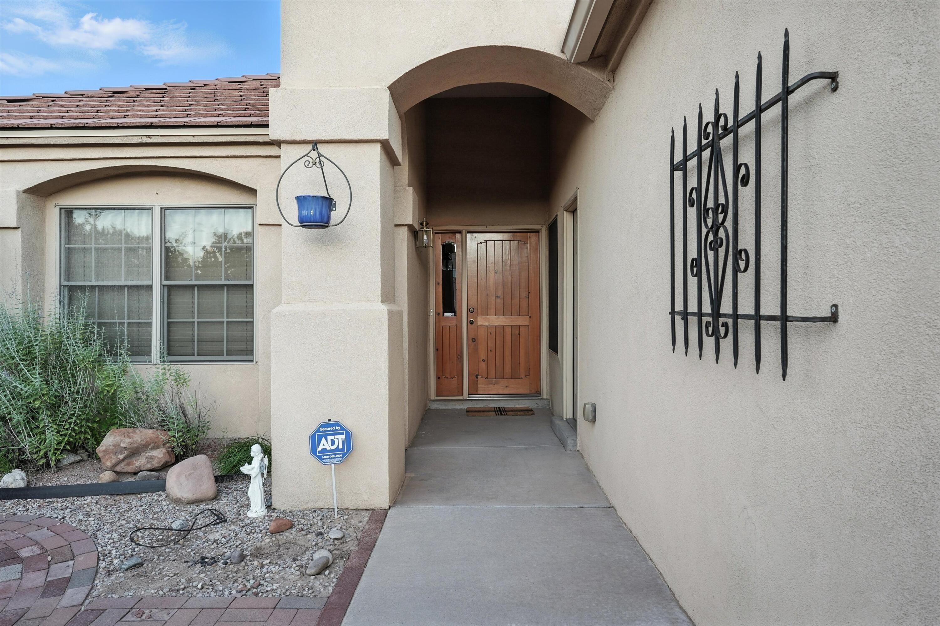 736 GRAY HAWK Drive NE