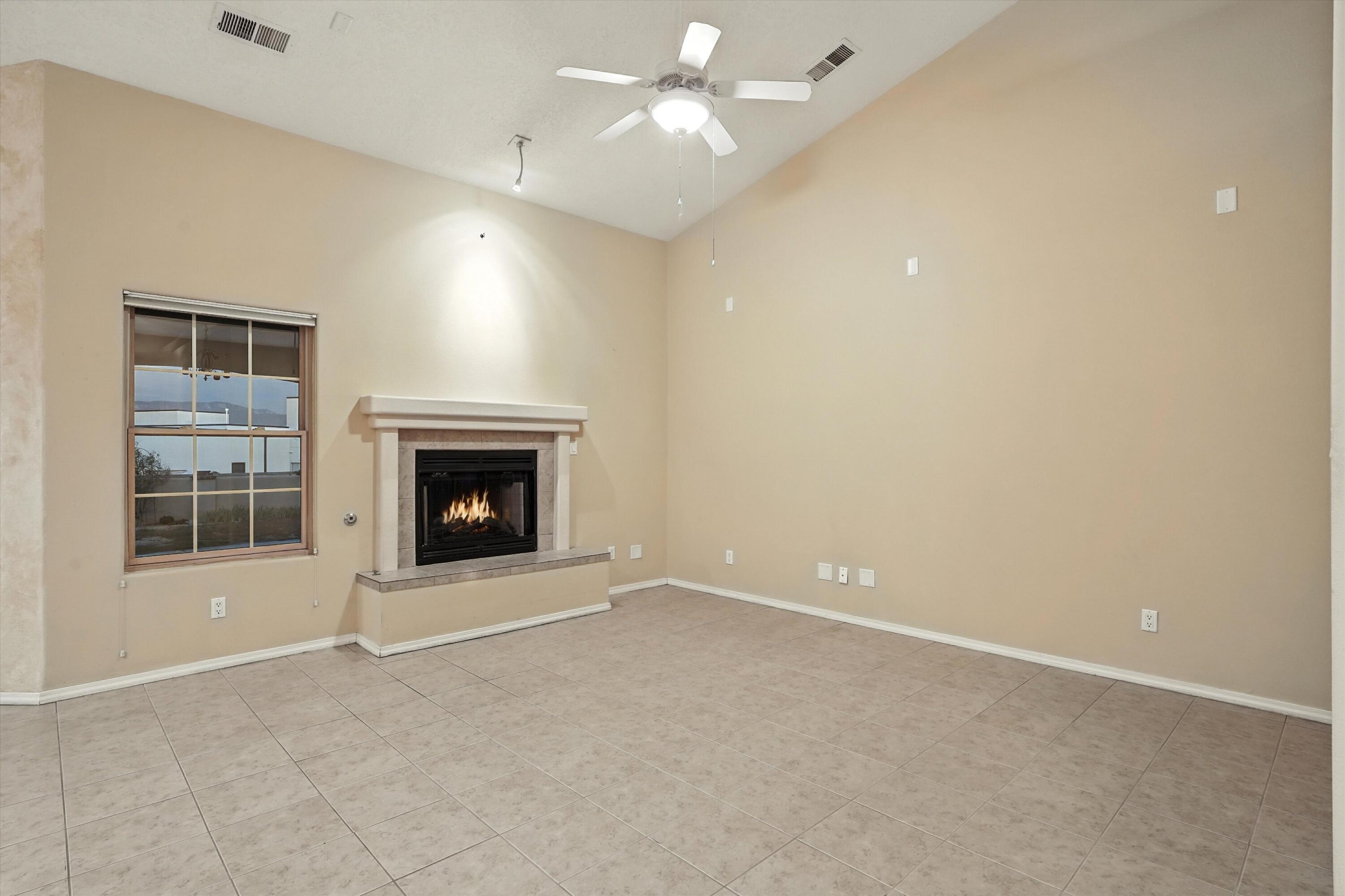 736 GRAY HAWK Drive NE