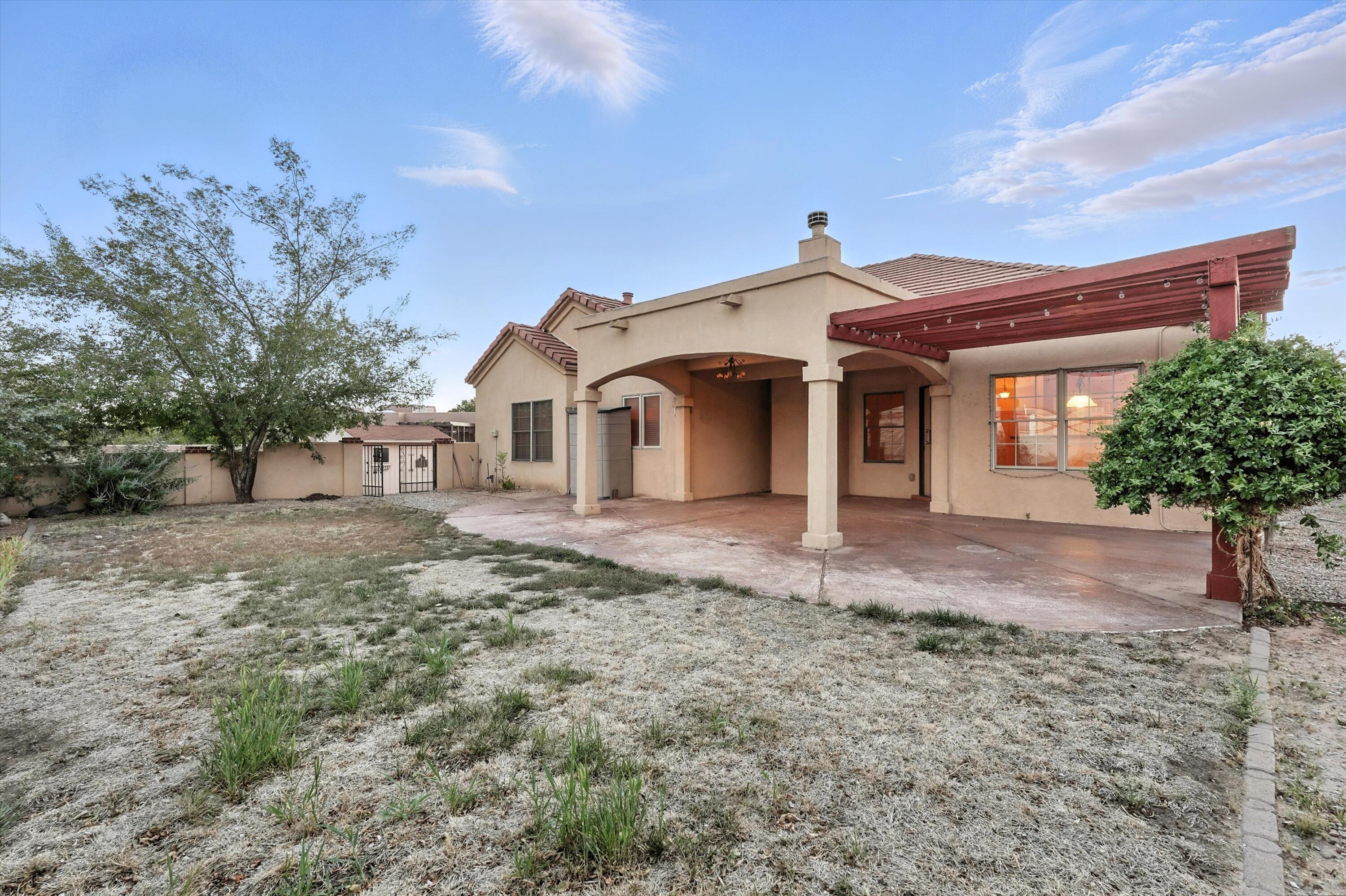 736 GRAY HAWK Drive NE