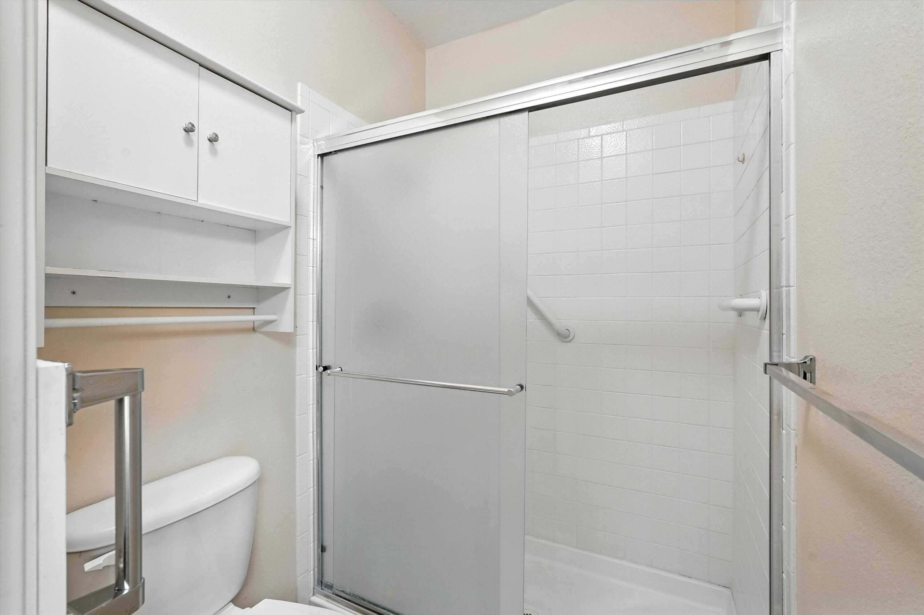 736 GRAY HAWK Drive NE