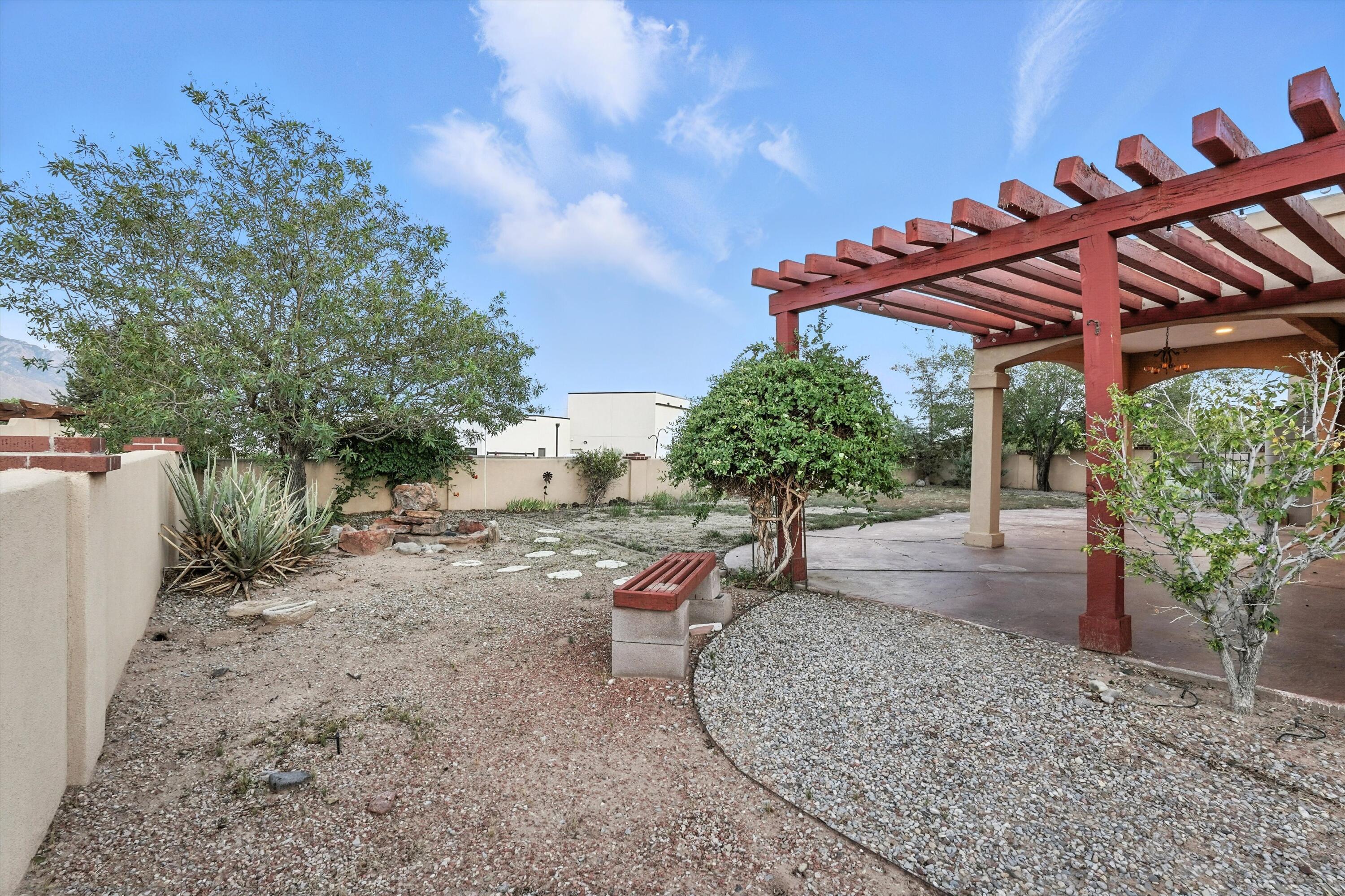 736 GRAY HAWK Drive NE