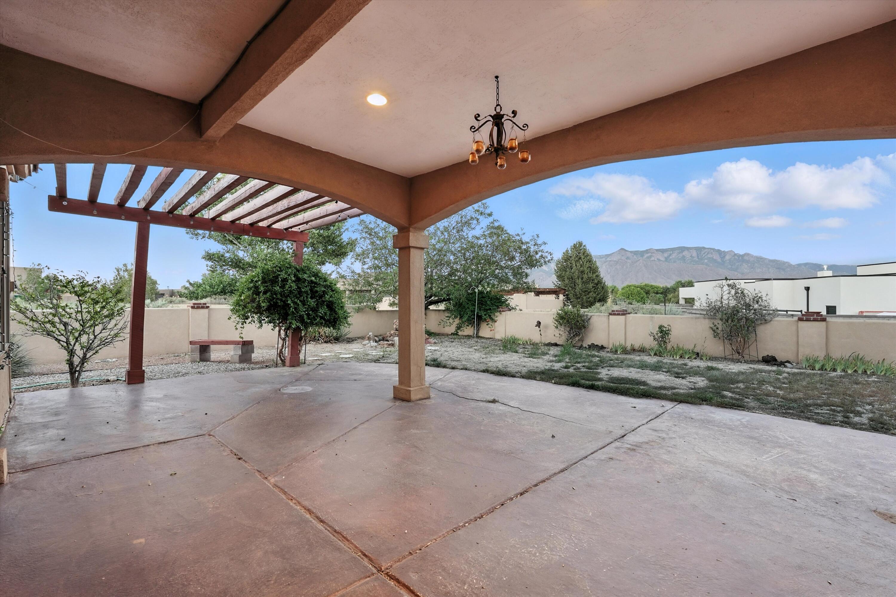 736 GRAY HAWK Drive NE