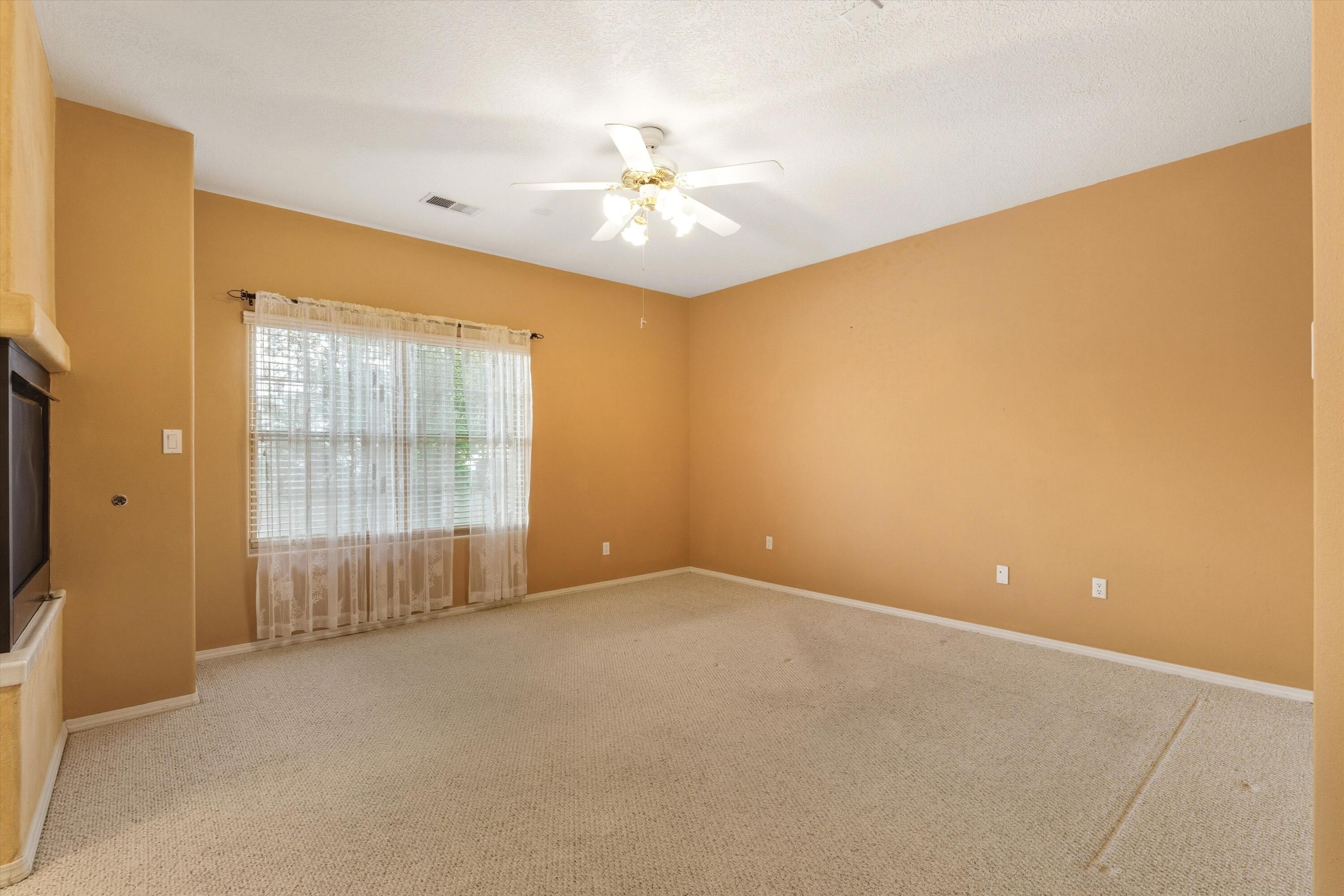 736 GRAY HAWK Drive NE