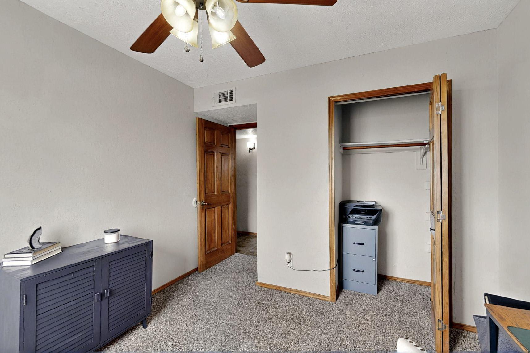 404 PECOS Loop SE