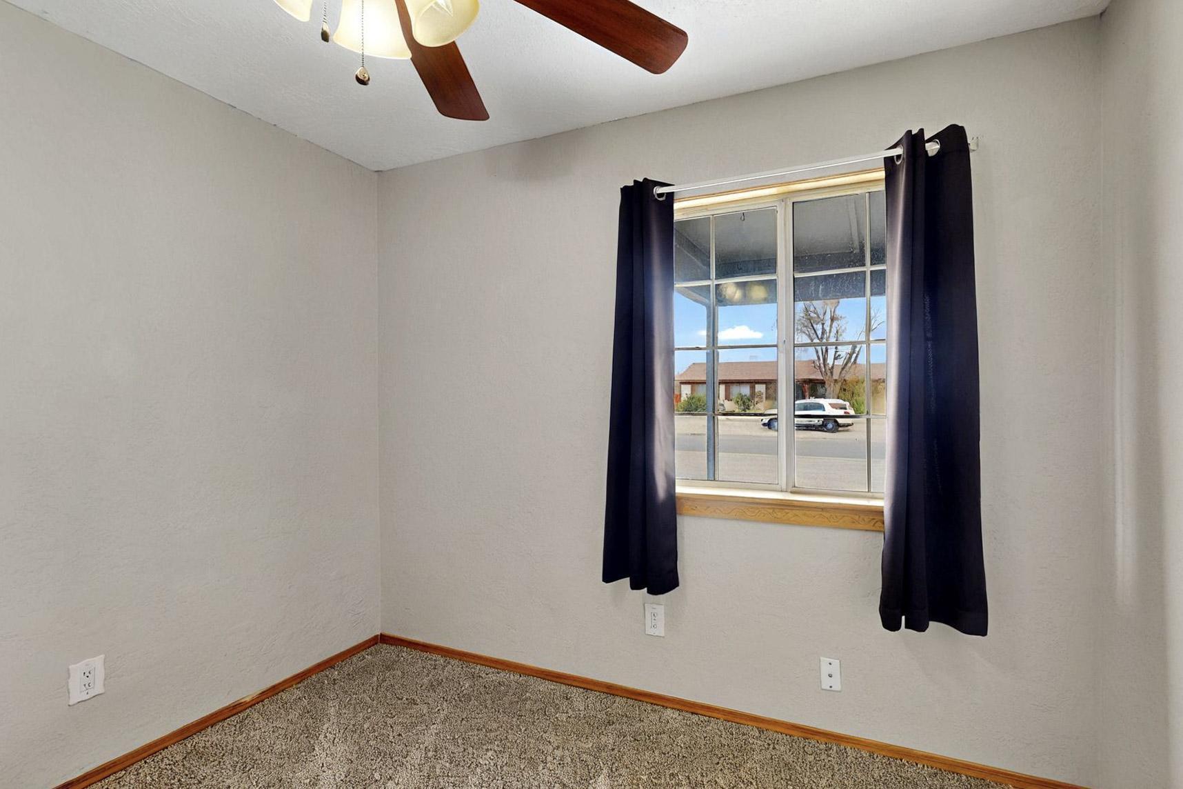 404 PECOS Loop SE