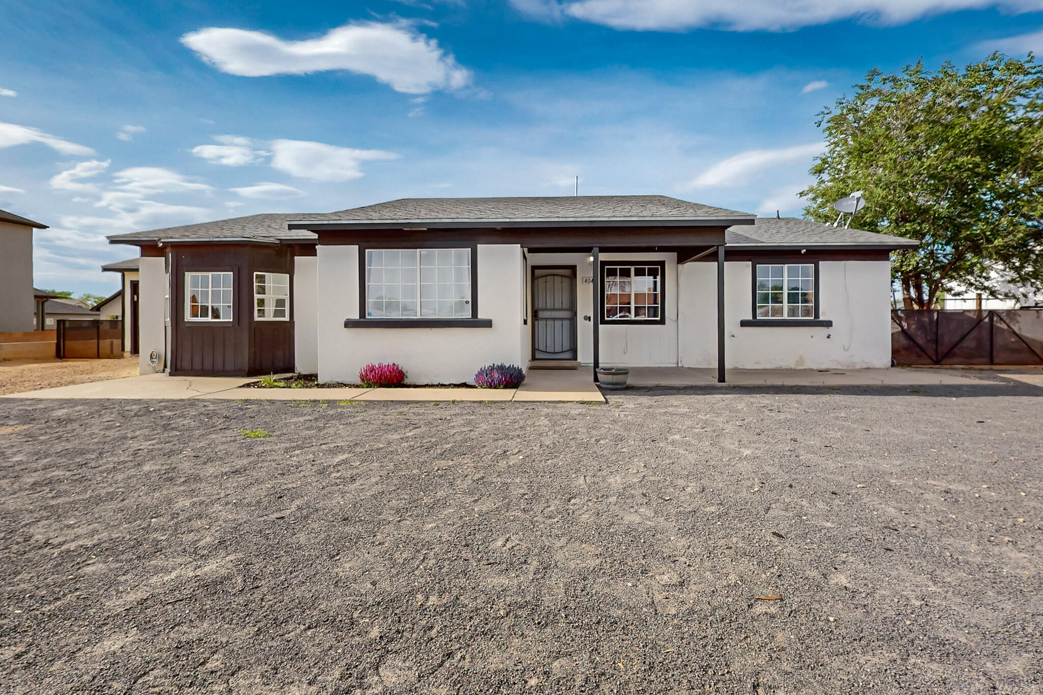 404 PECOS Loop SE