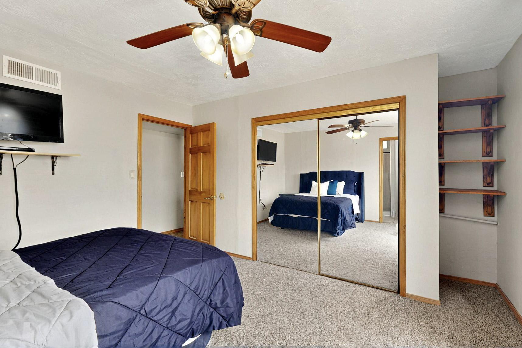 404 PECOS Loop SE