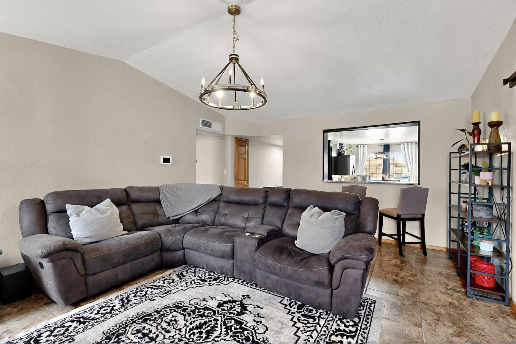404 PECOS Loop SE