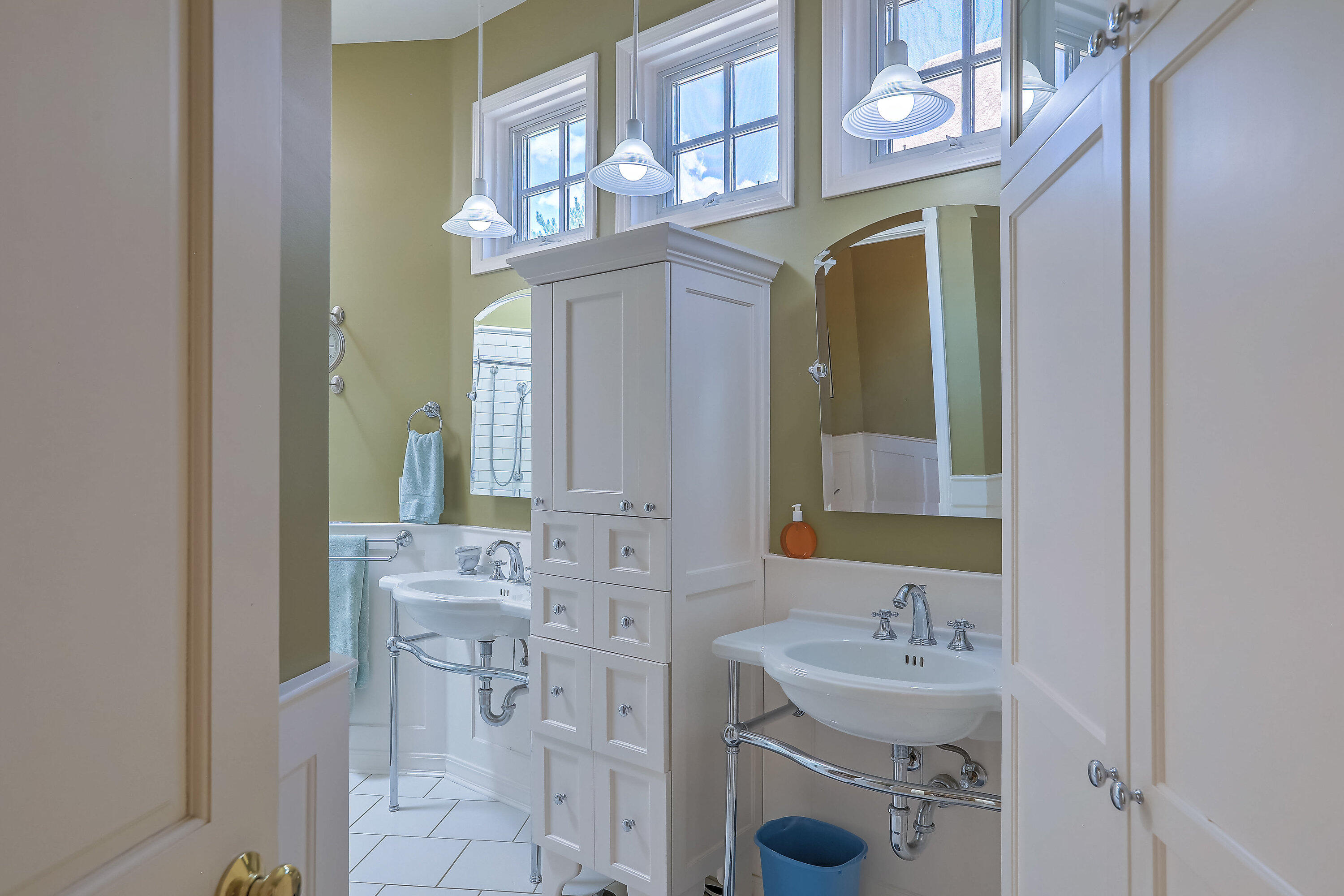 1724 AVENIDA ALTURAS NE